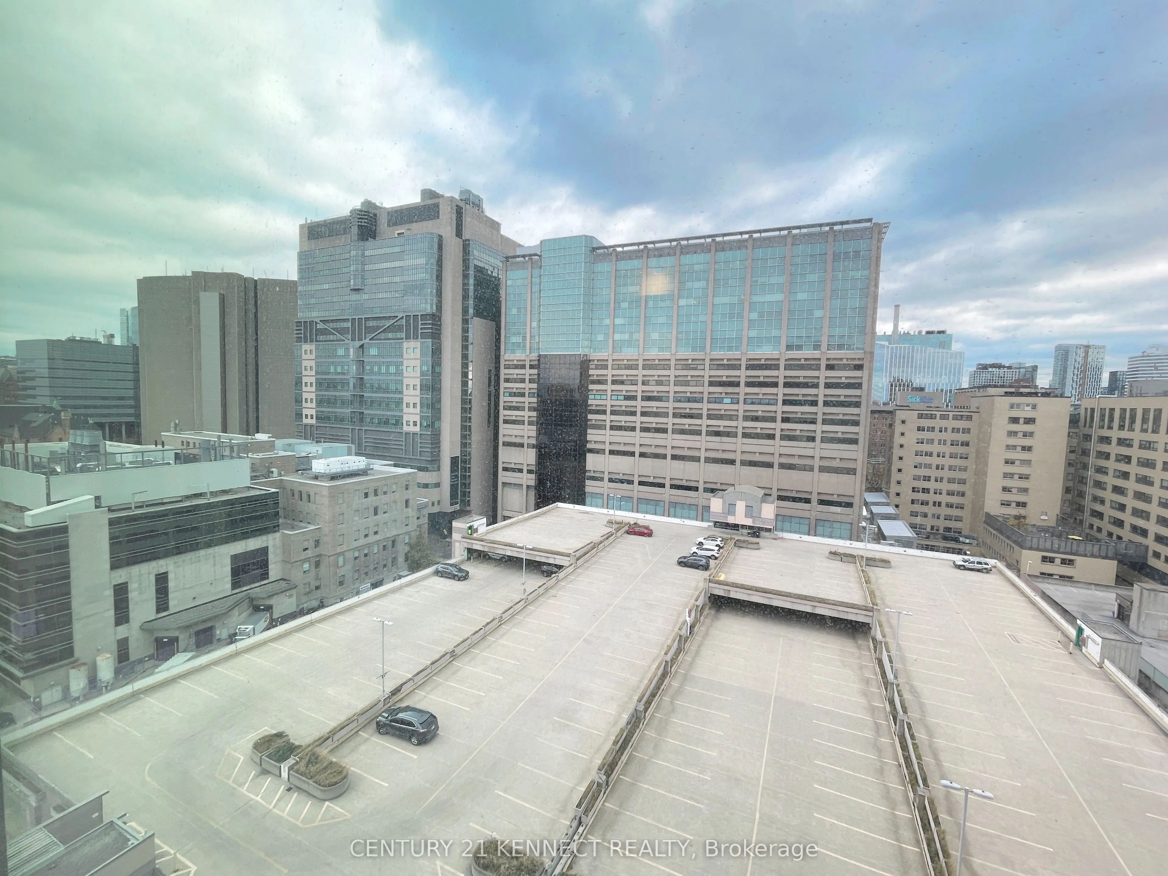 195 McCaul Street, #1305