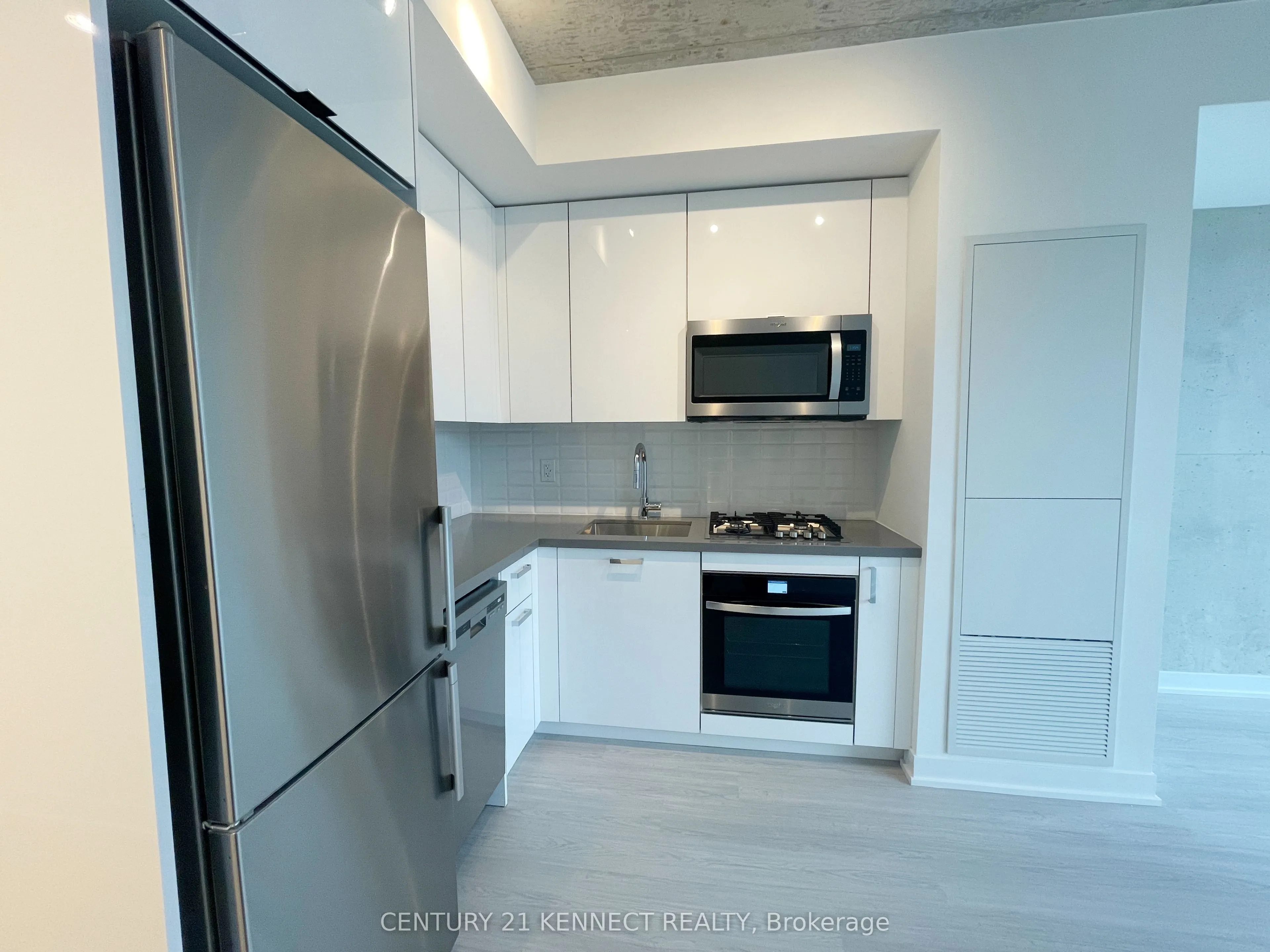 195 McCaul Street, #1305