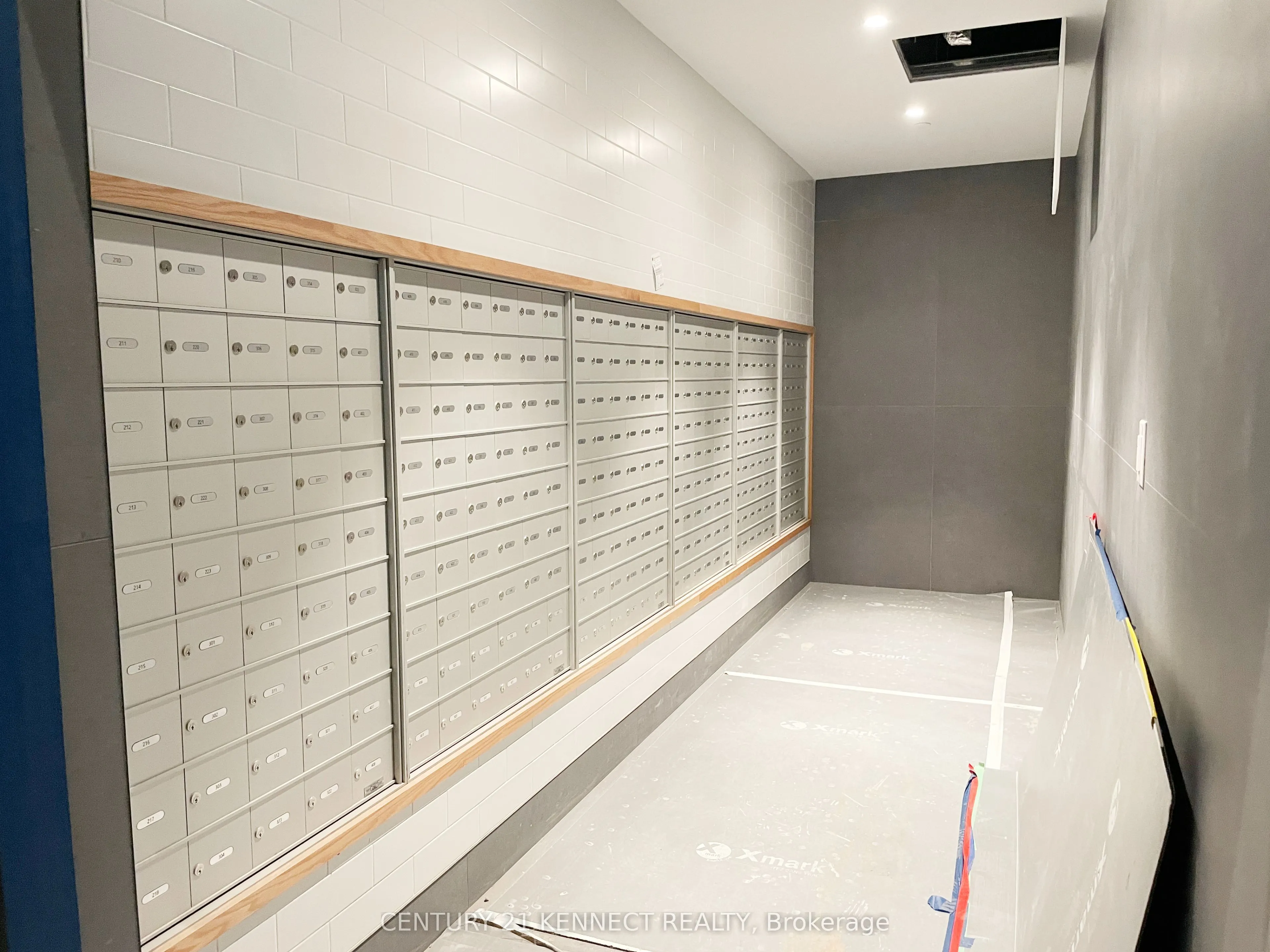 195 McCaul Street, #1305