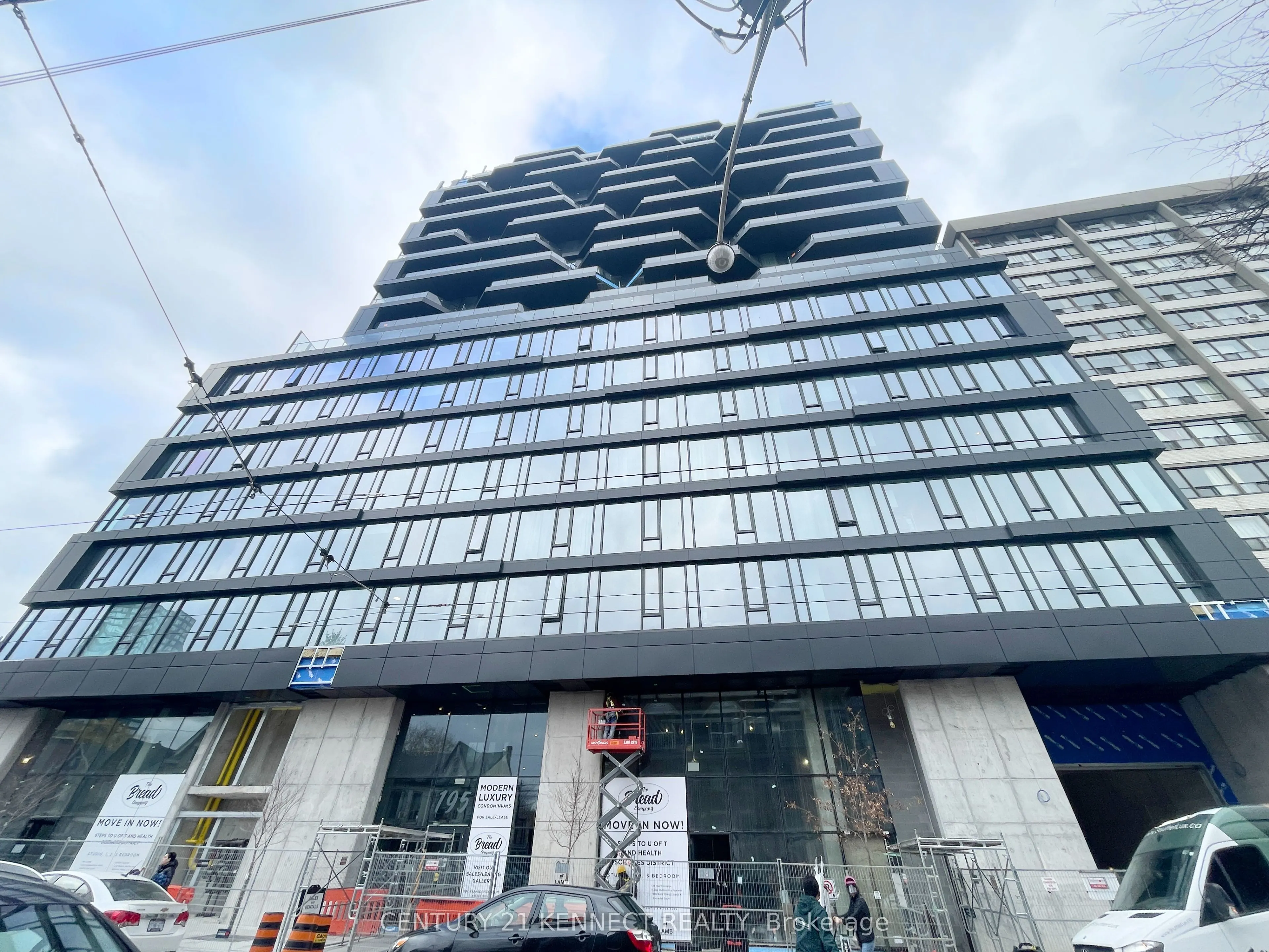 195 McCaul Street, #1305