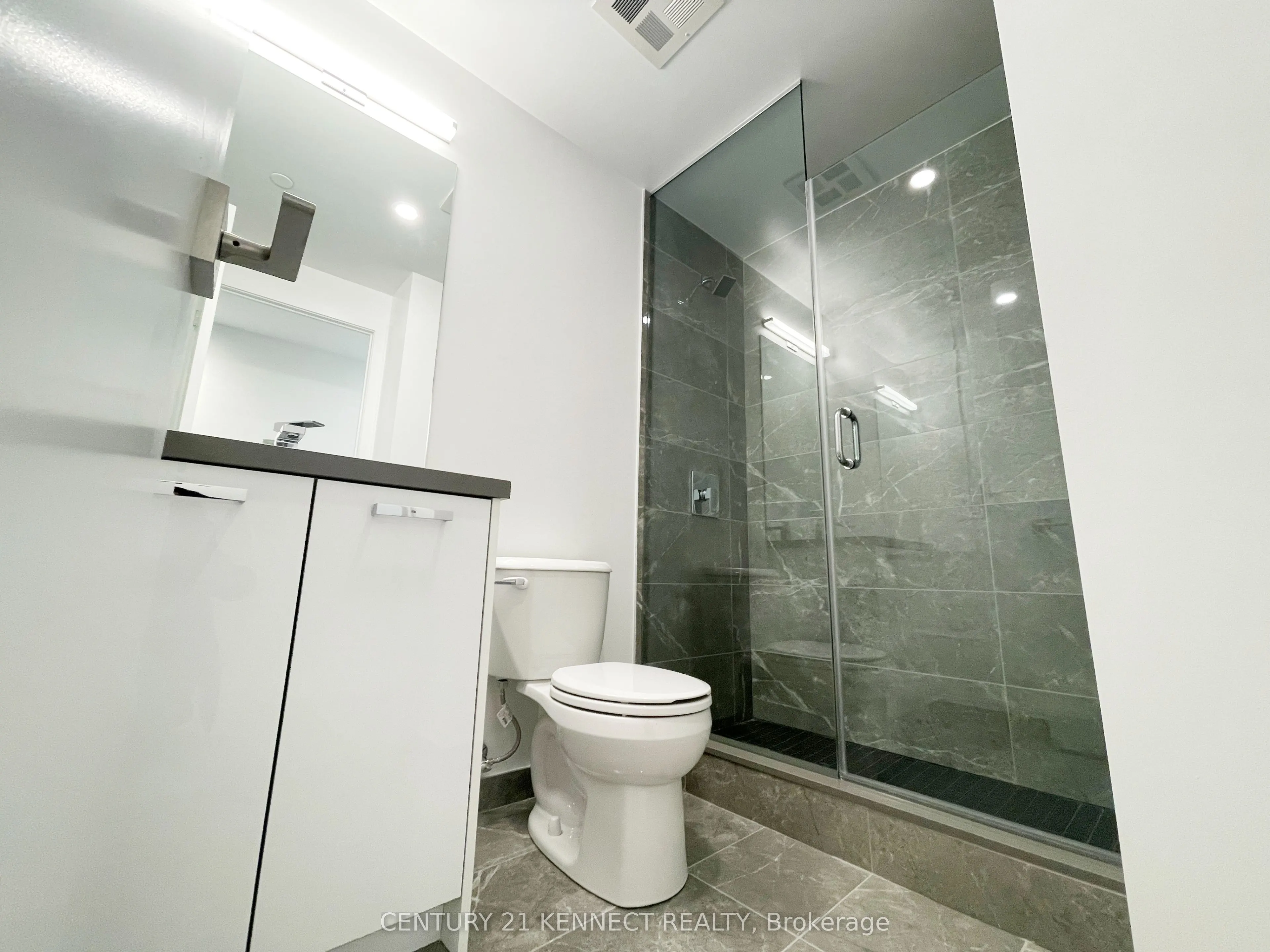 195 McCaul Street, #1305