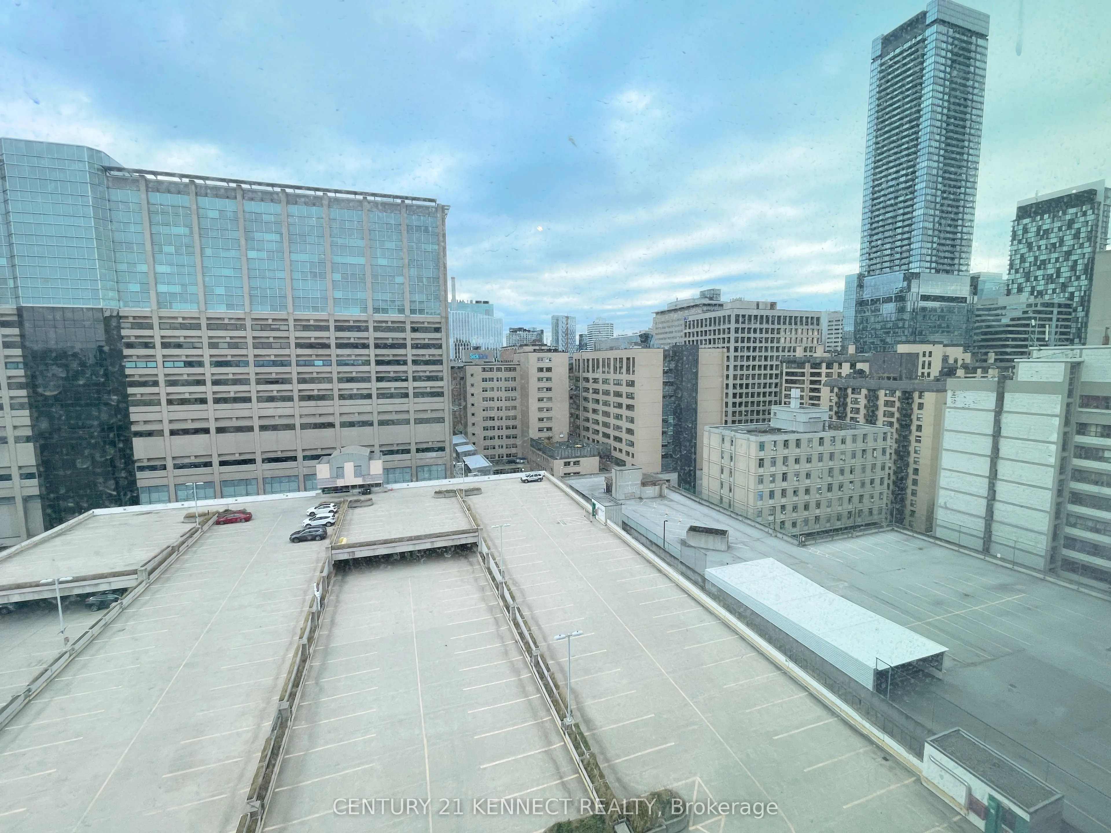 195 McCaul Street, #1305