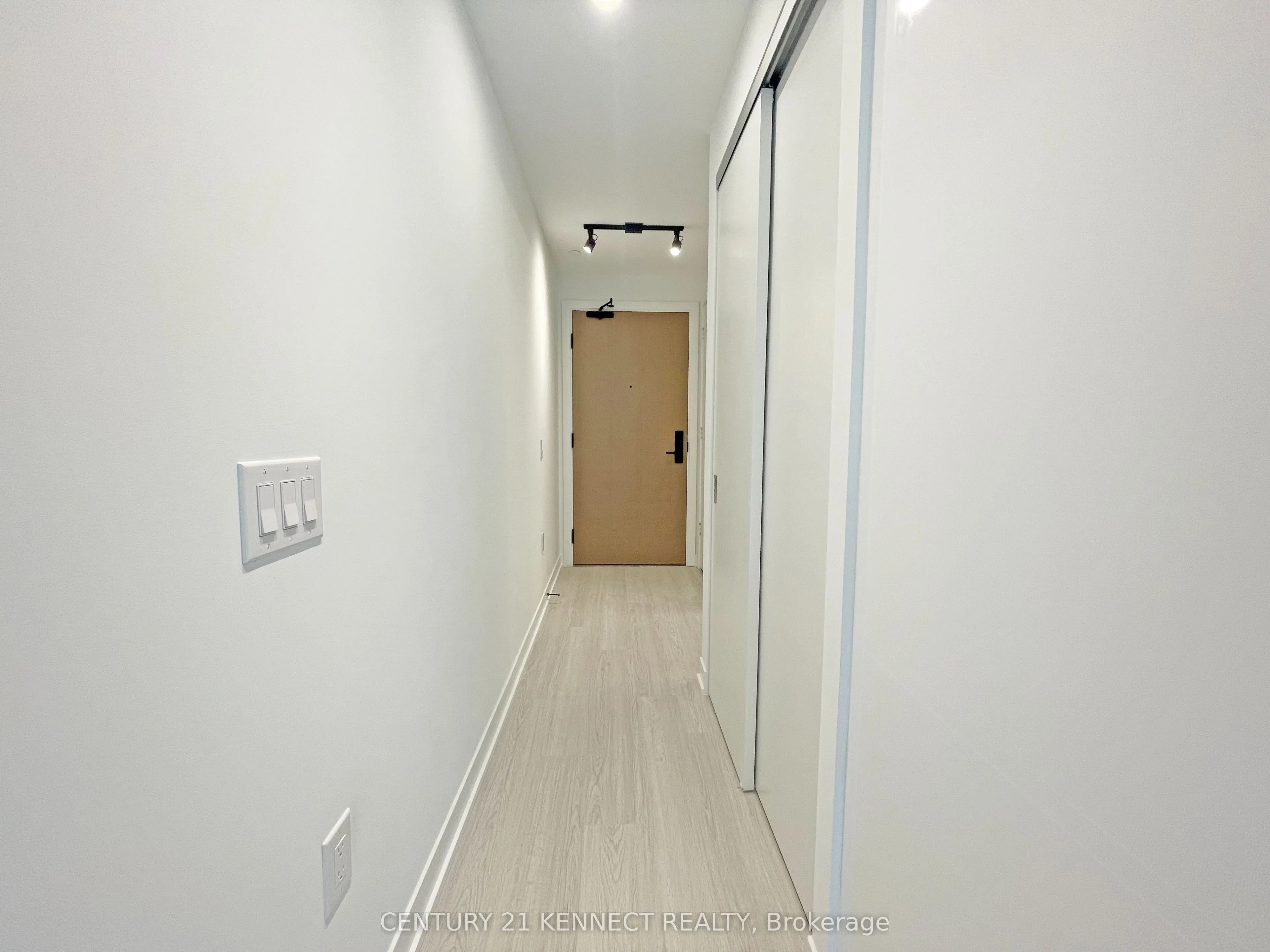 195 McCaul Street, #1305
