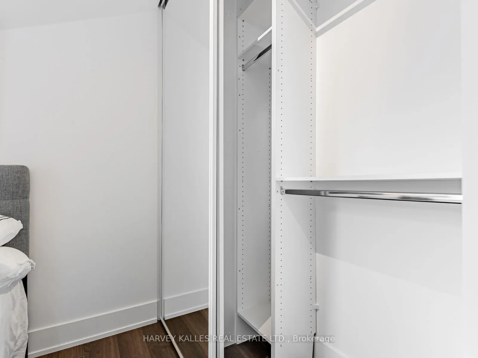 111 St Clair Avenue W, #419