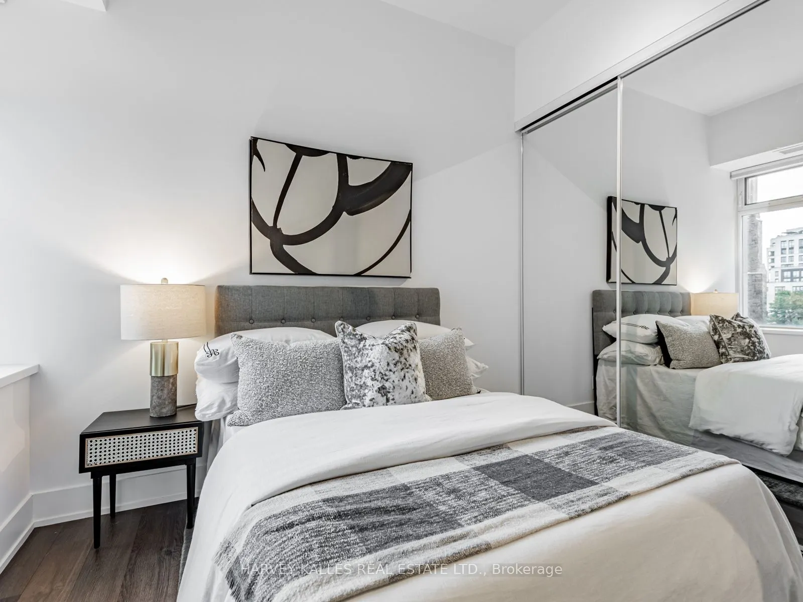111 St Clair Avenue W, #419