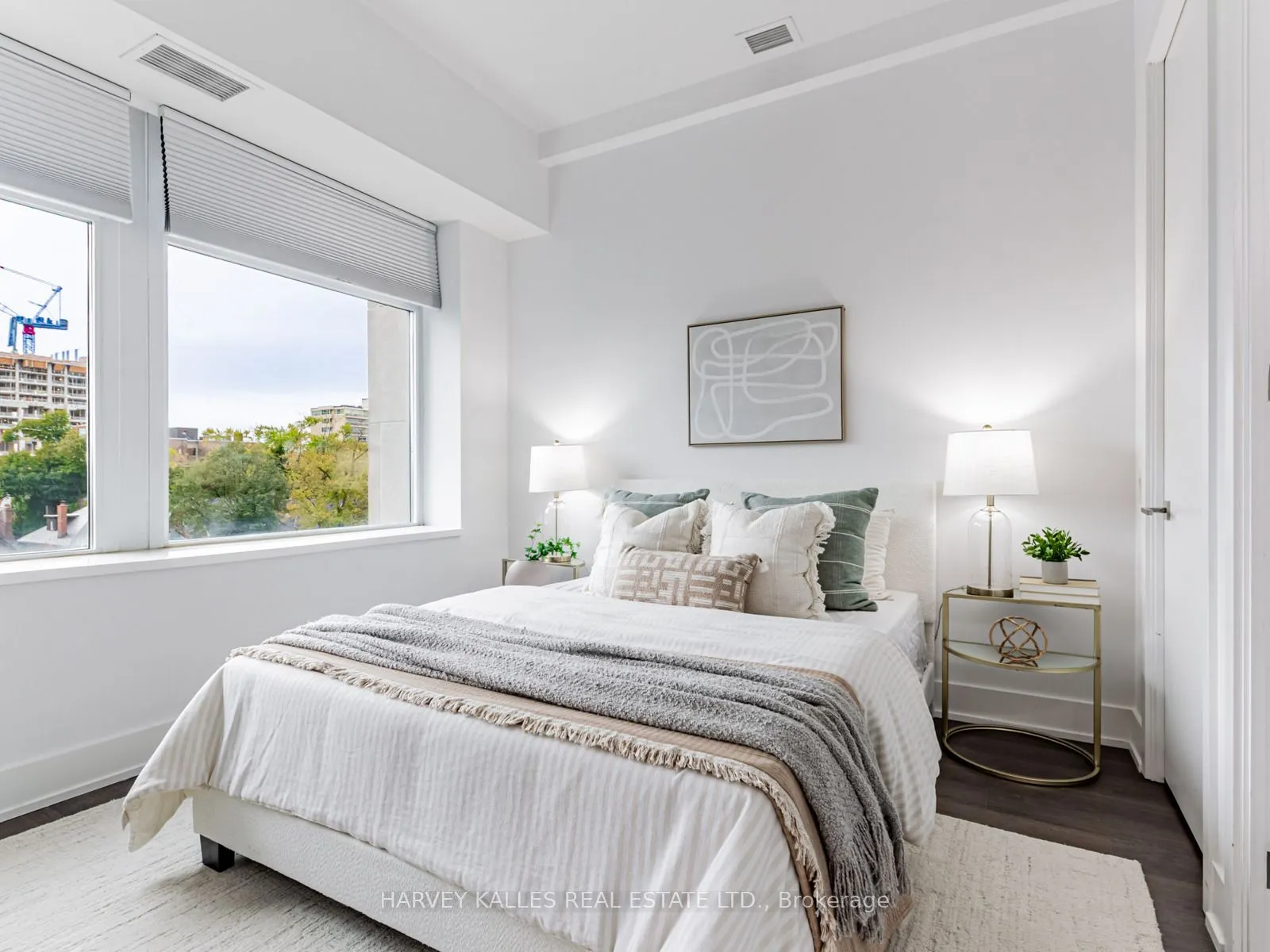 111 St Clair Avenue W, #419