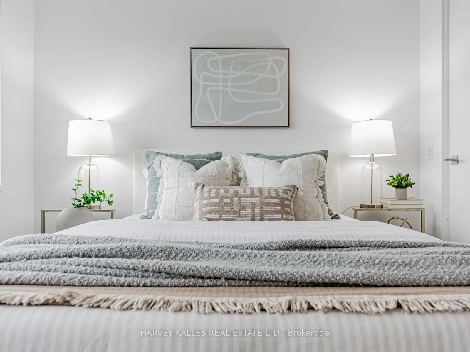 111 St Clair Avenue W, #419