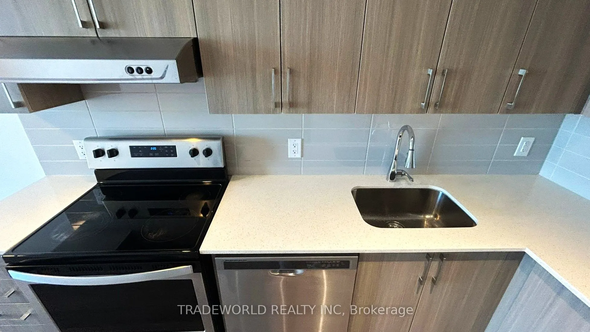 591 Sheppard Avenue E, #902