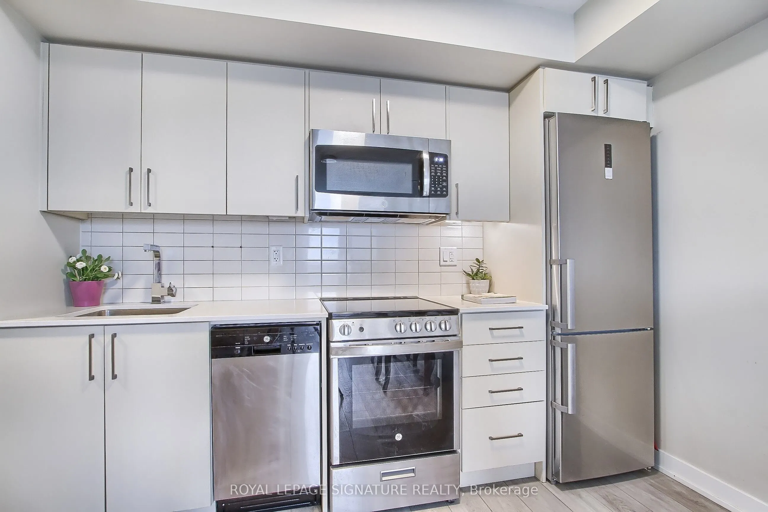 38 Monte Kwinter Court, #810