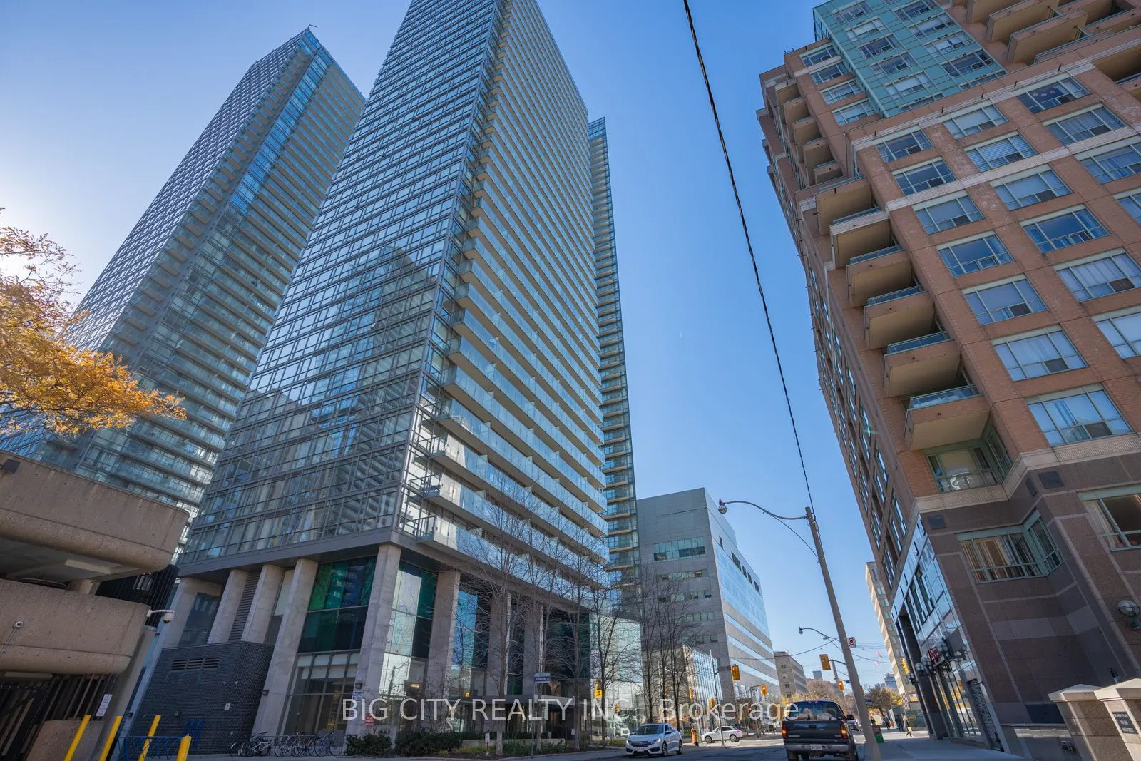 37 Grosvenor Street, #1602