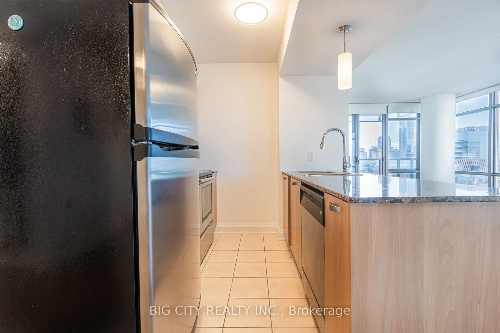 37 Grosvenor Street, #1602