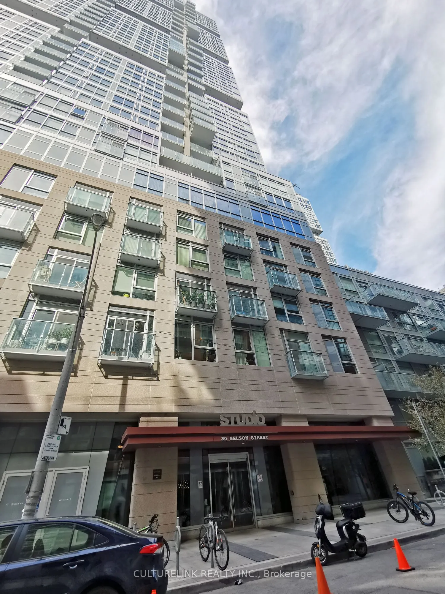 30 Nelson Street, #225