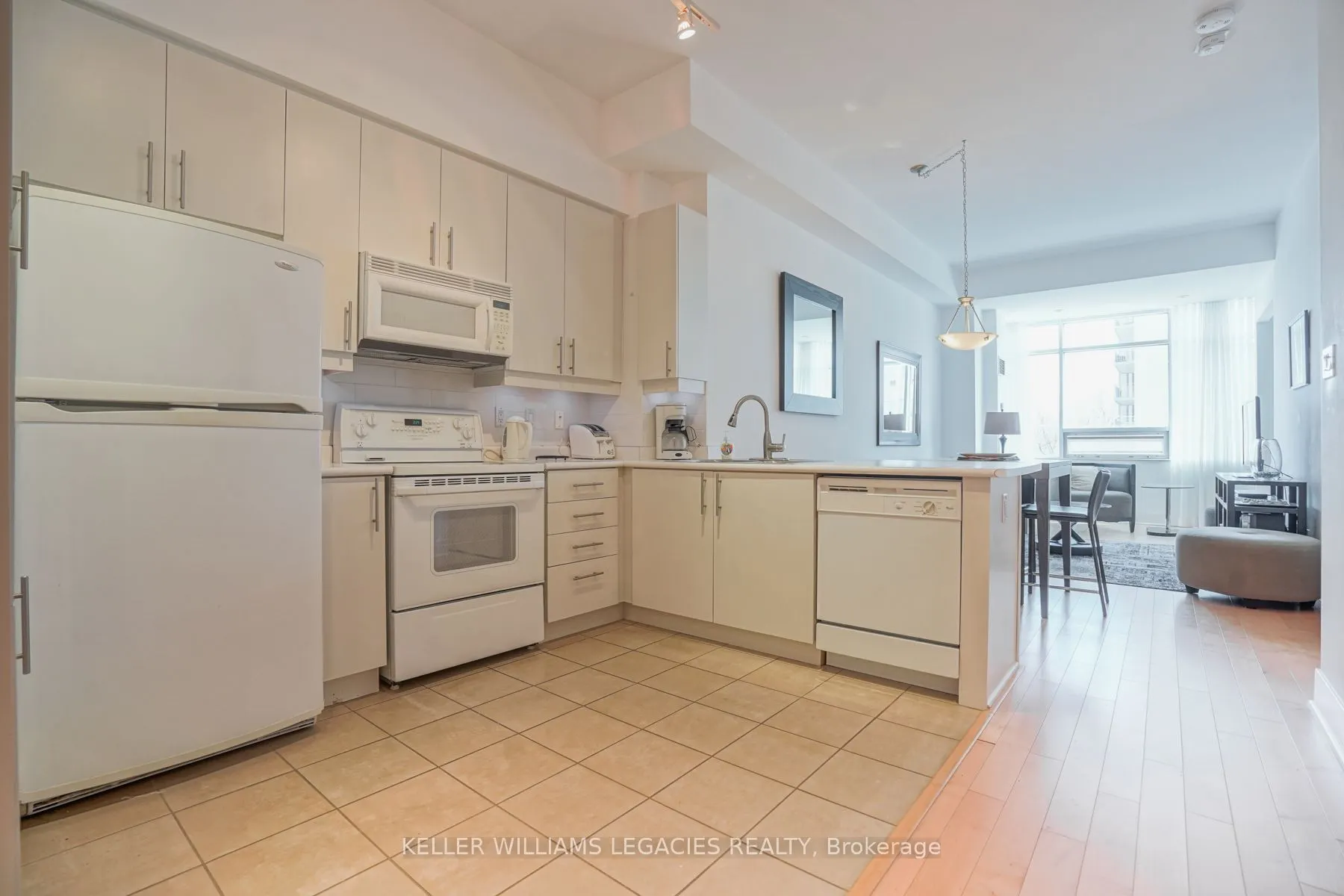 562 Eglinton Avenue E, #302