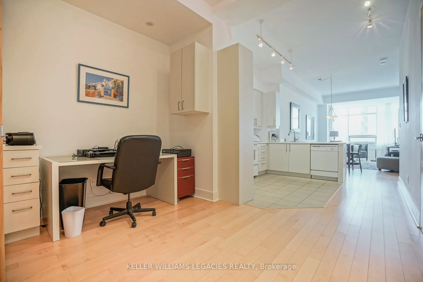 562 Eglinton Avenue E, #302