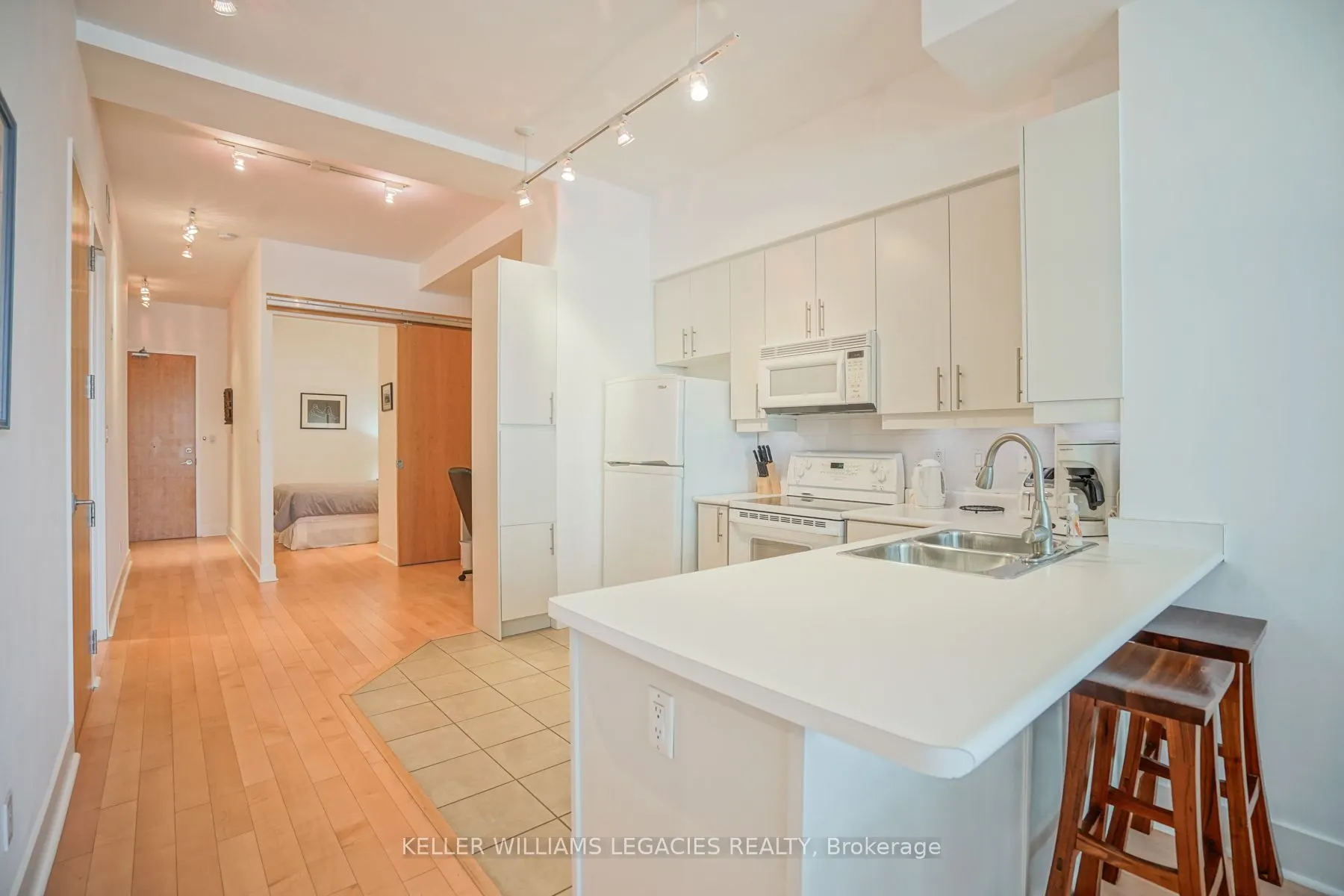 562 Eglinton Avenue E, #302