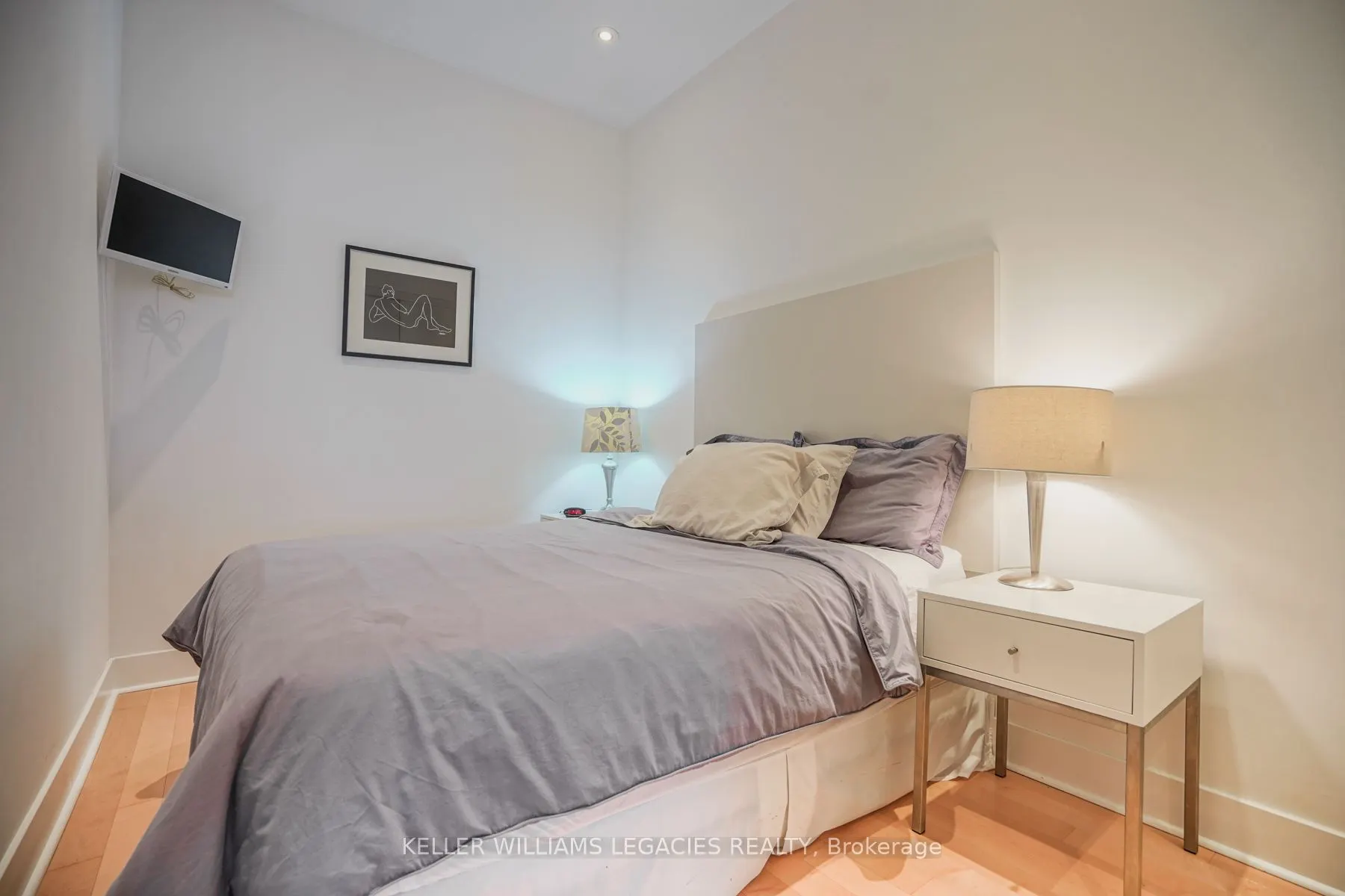 562 Eglinton Avenue E, #302