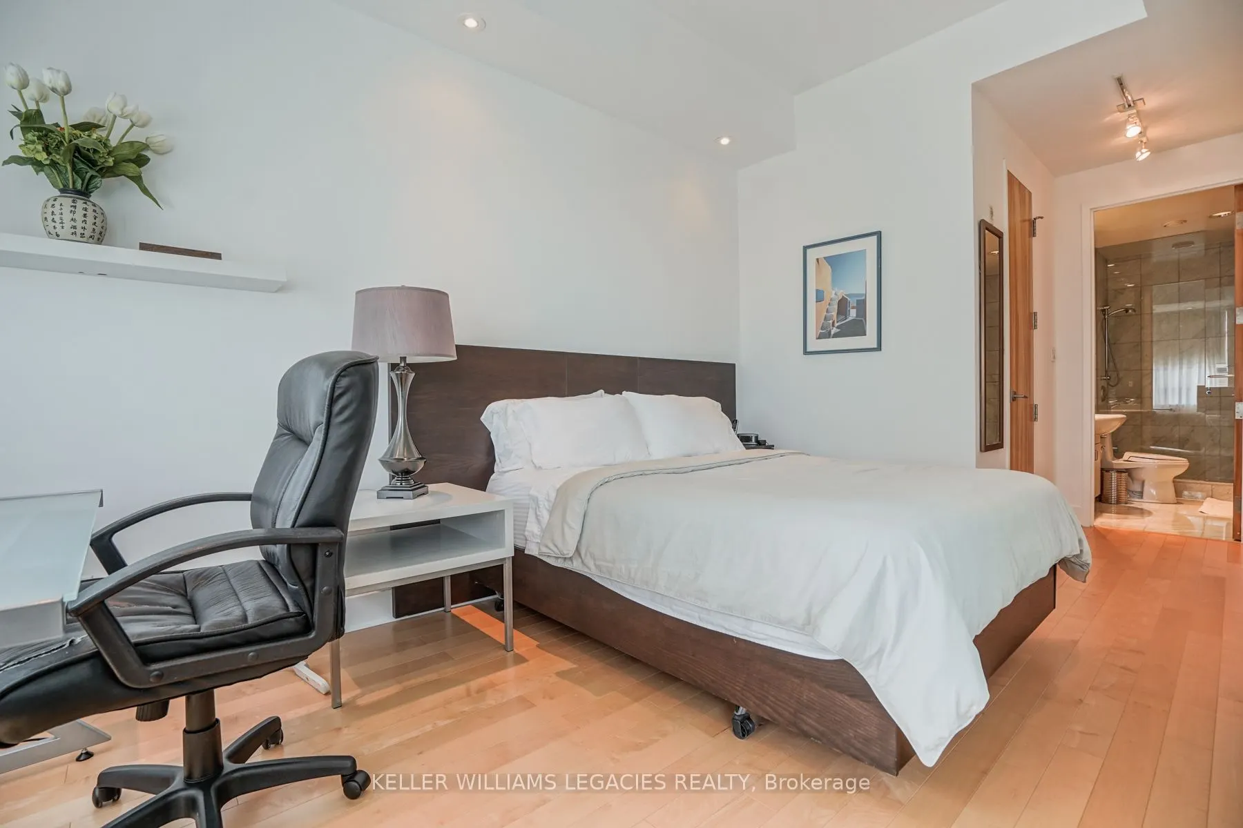 562 Eglinton Avenue E, #302