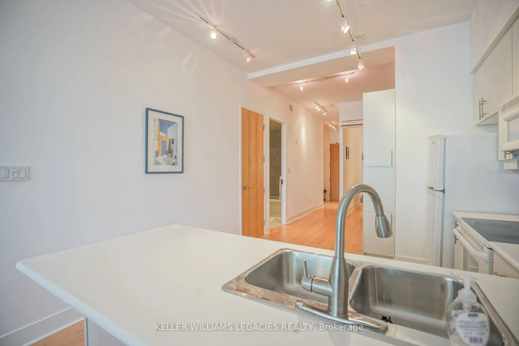 562 Eglinton Avenue E, #302