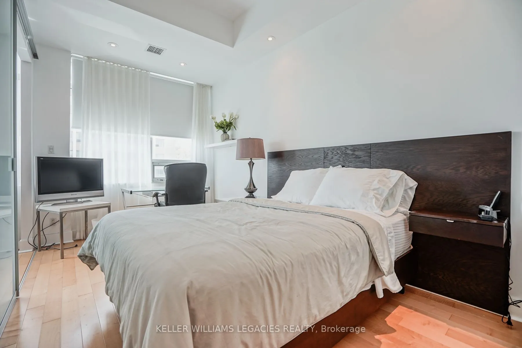 562 Eglinton Avenue E, #302
