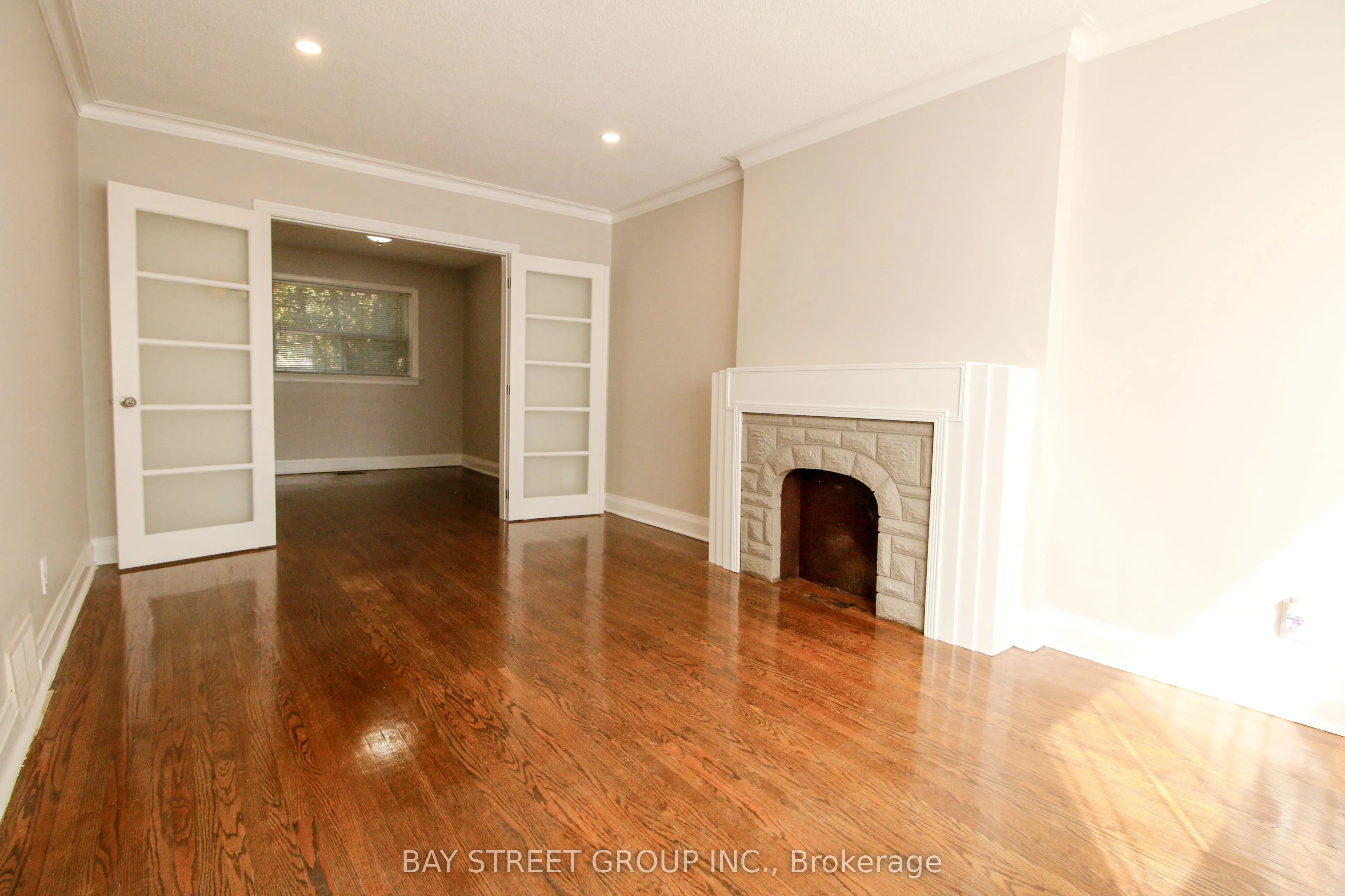 946 Eglinton Avenue E