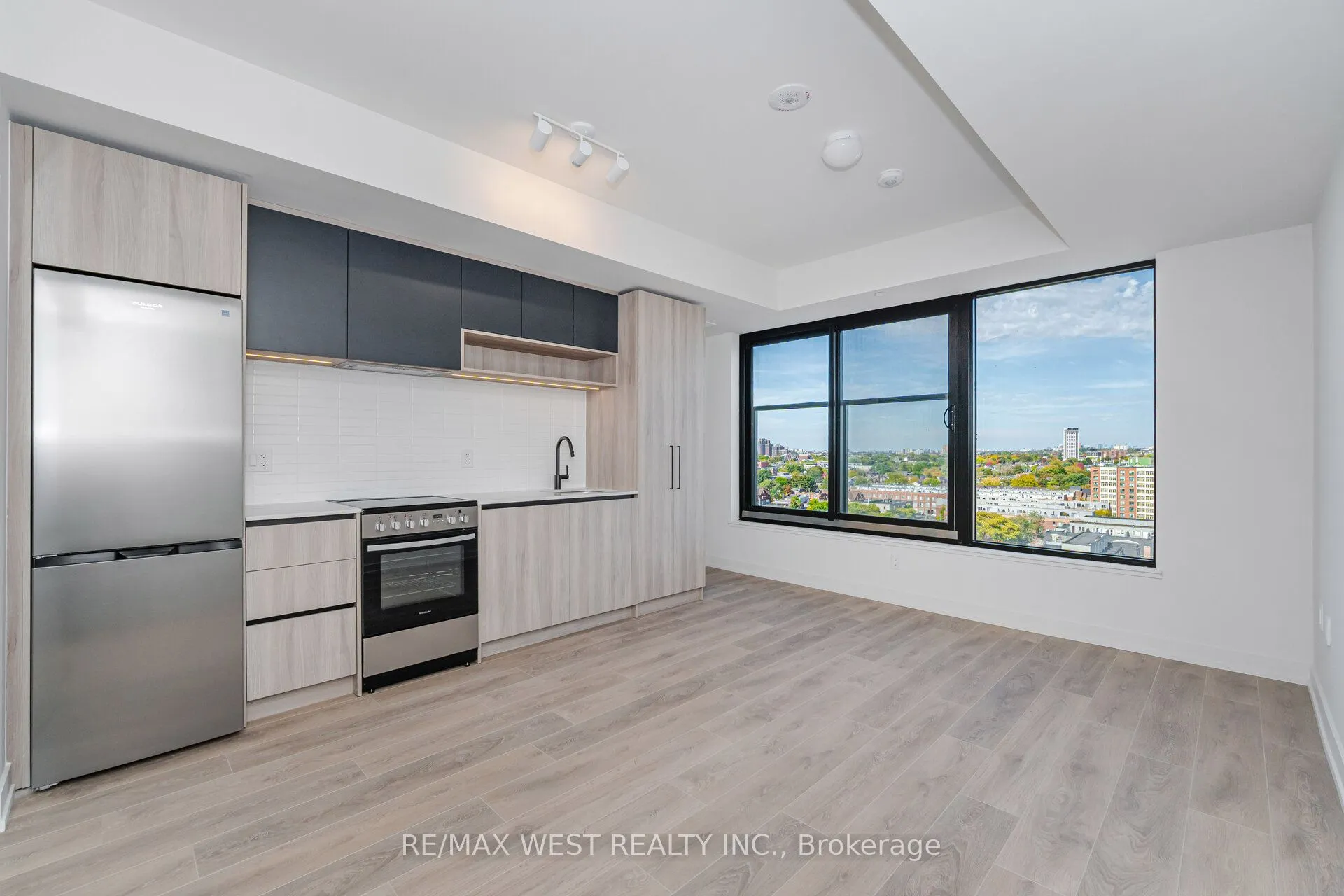 181 Sterling Road, #1113