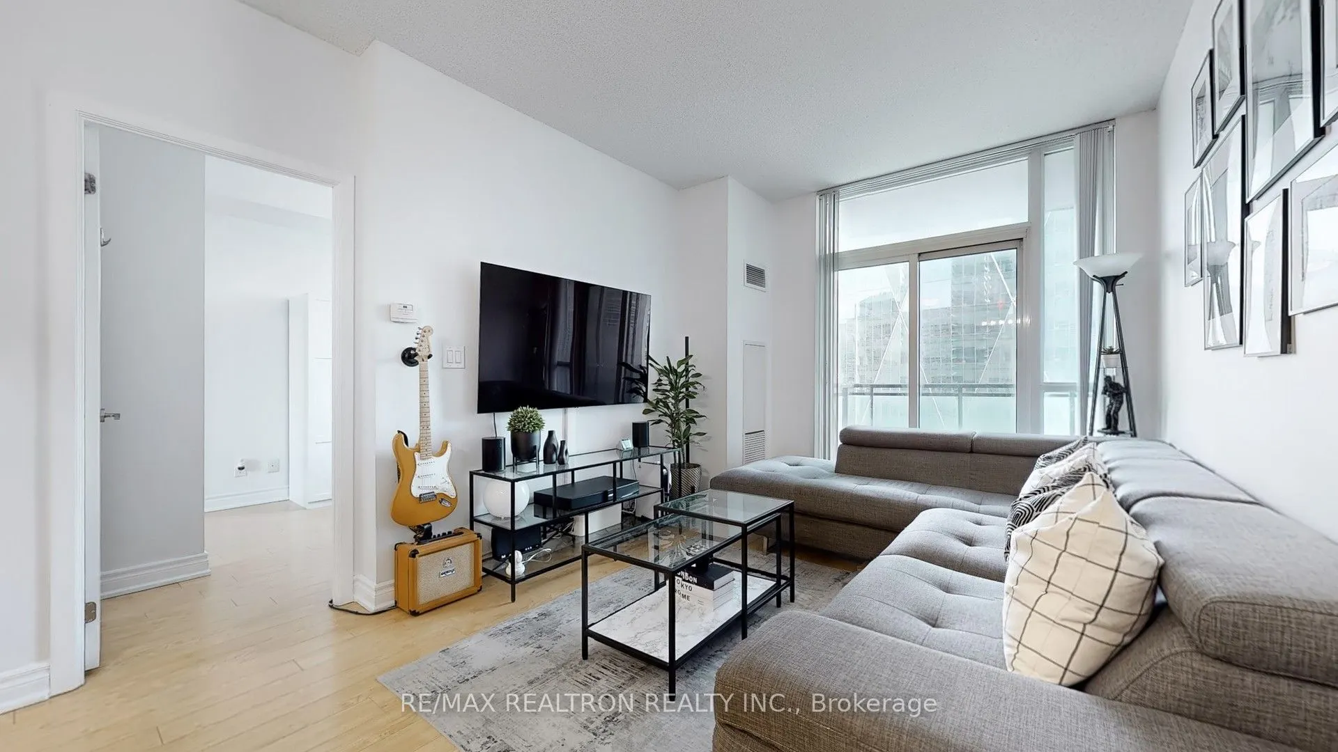 18 Harbour Street, #2104