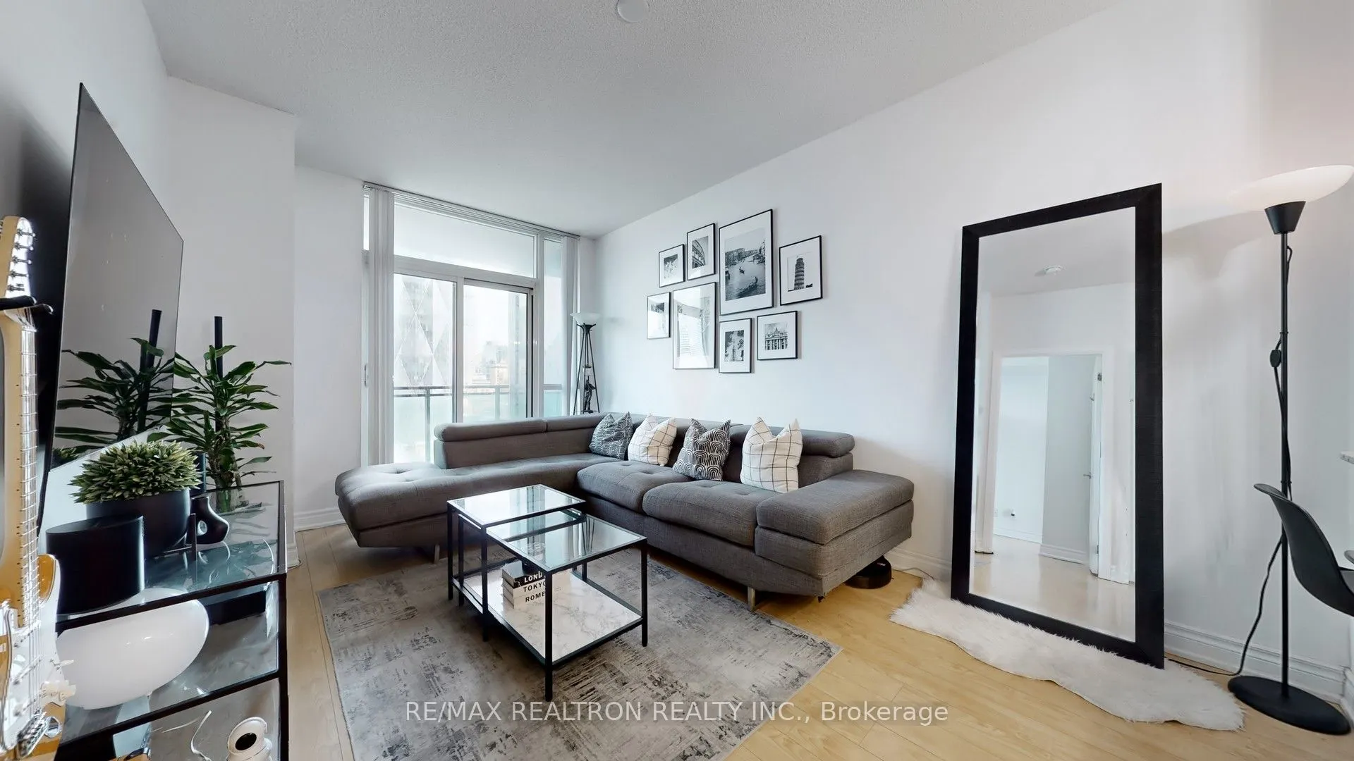 18 Harbour Street, #2104