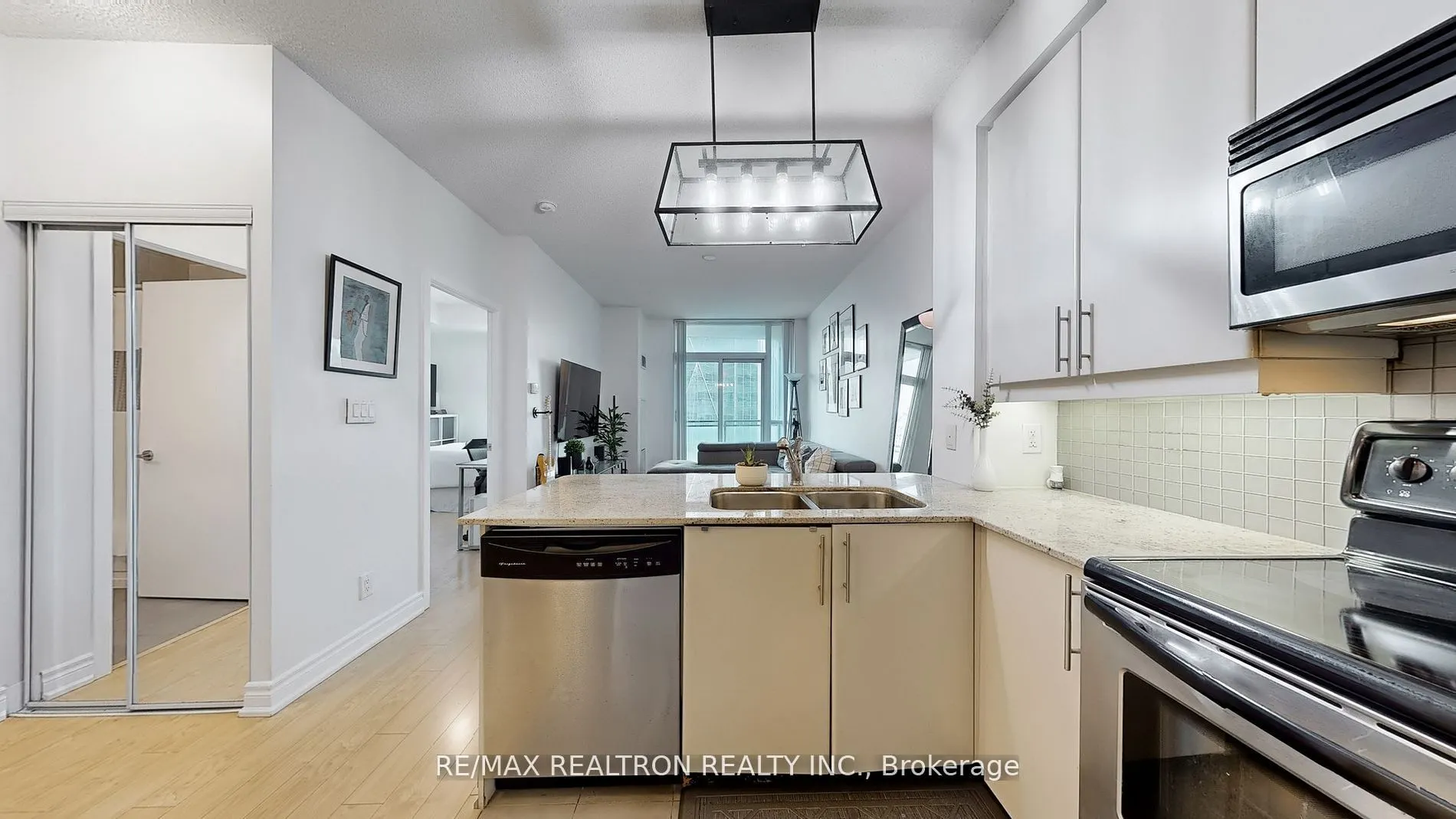 18 Harbour Street, #2104