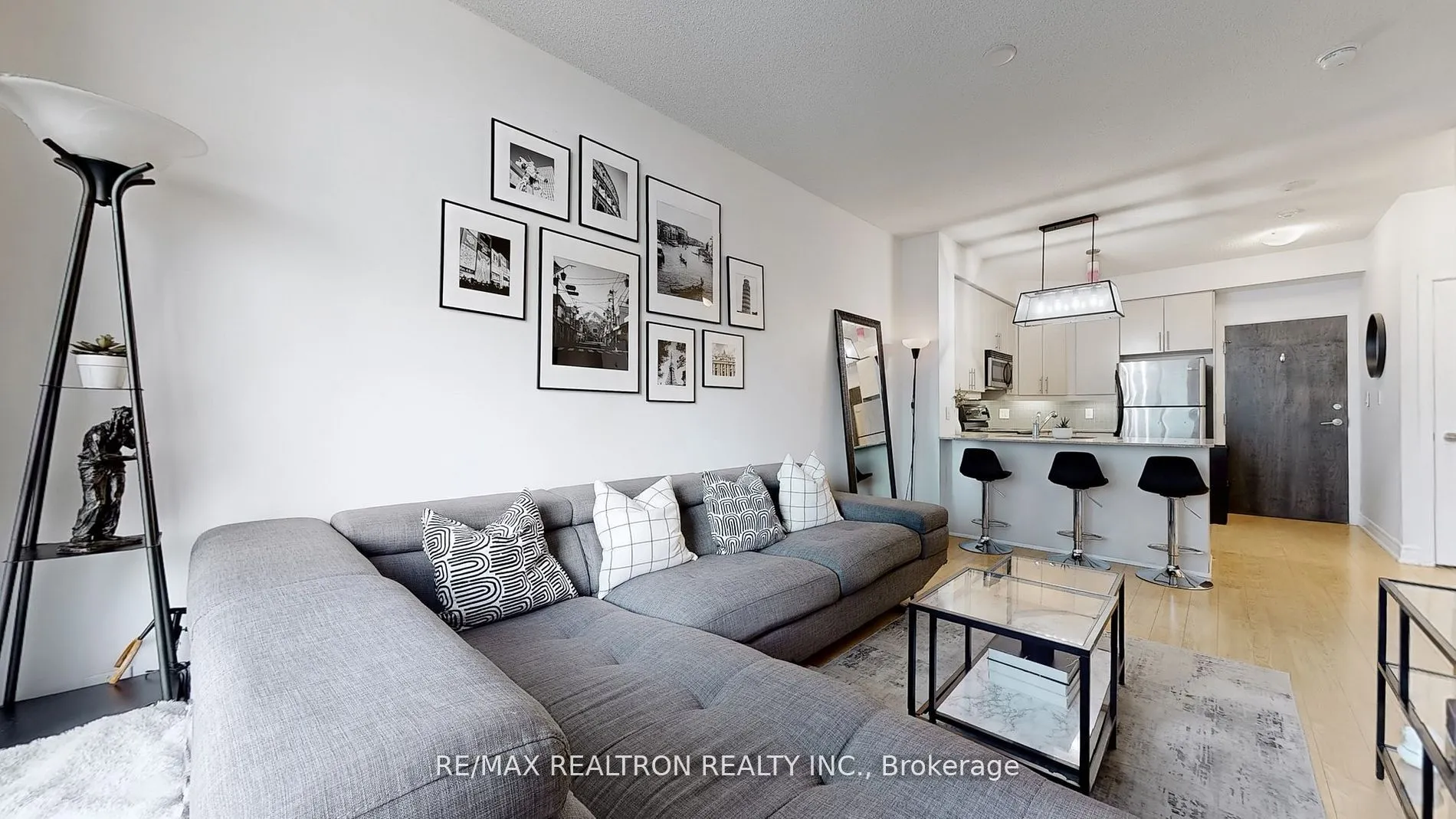 18 Harbour Street, #2104