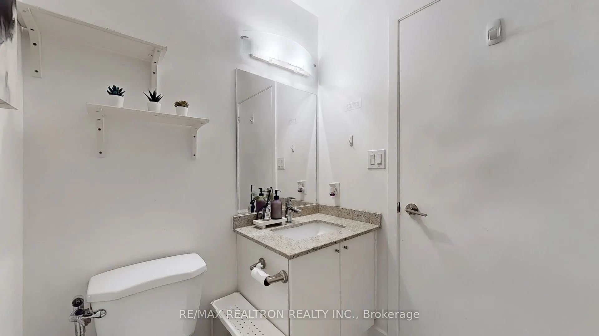 18 Harbour Street, #2104
