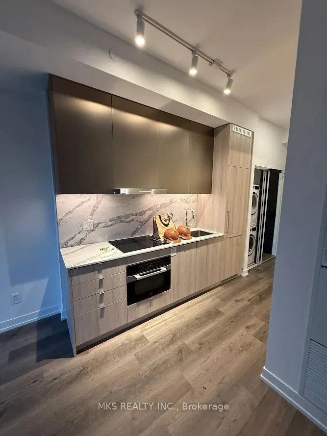 771 Yonge Street, #1210