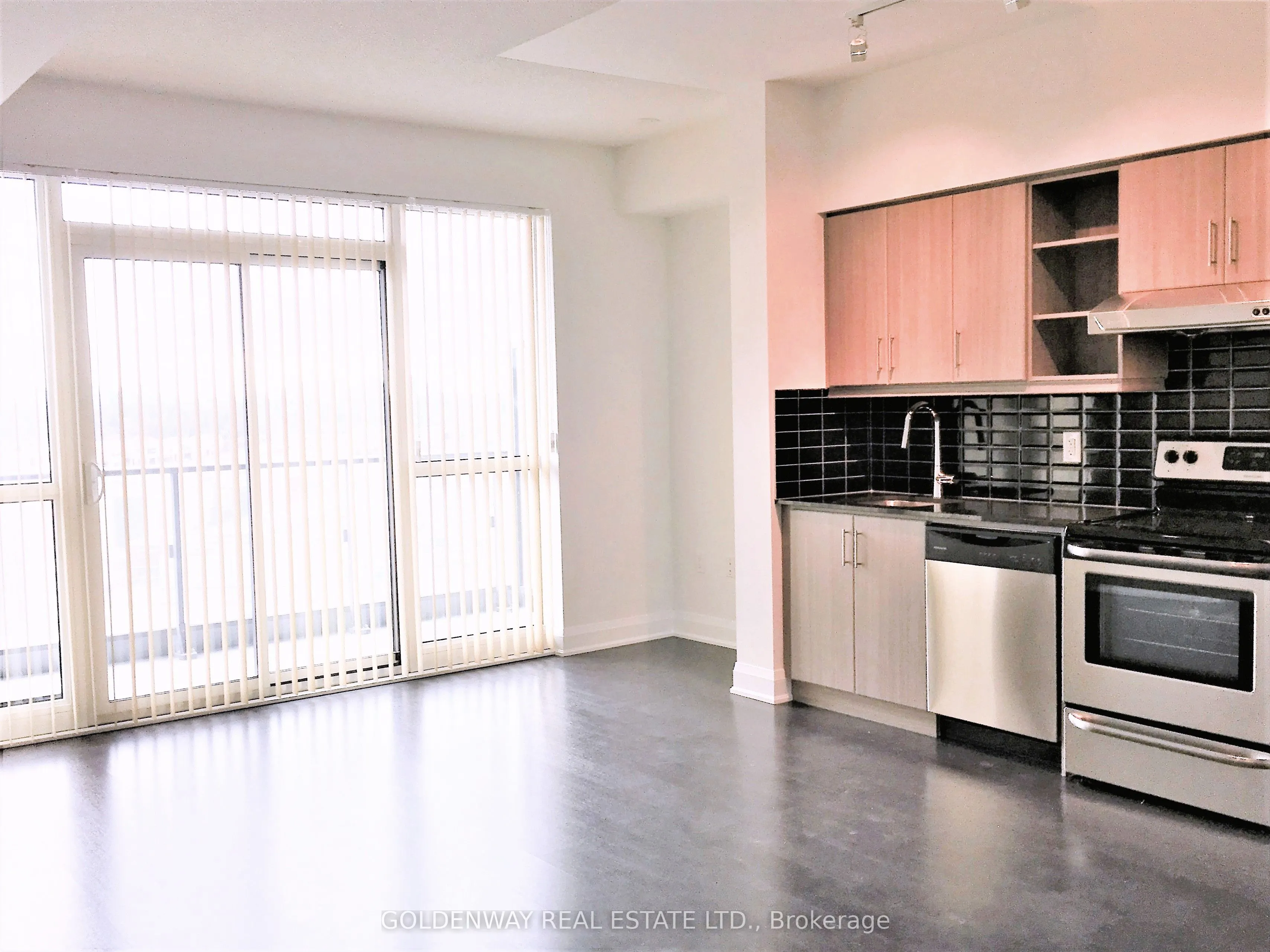 160 Vanderhoof Avenue, #1207