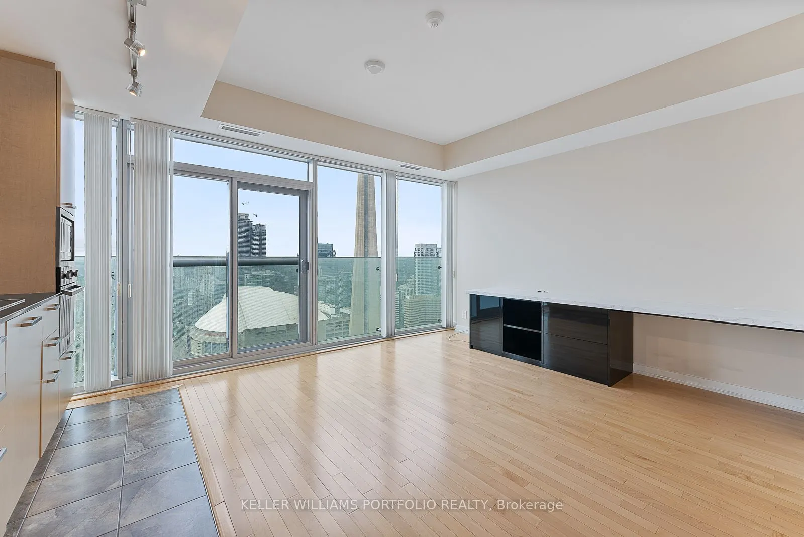 12 York Street, #4205