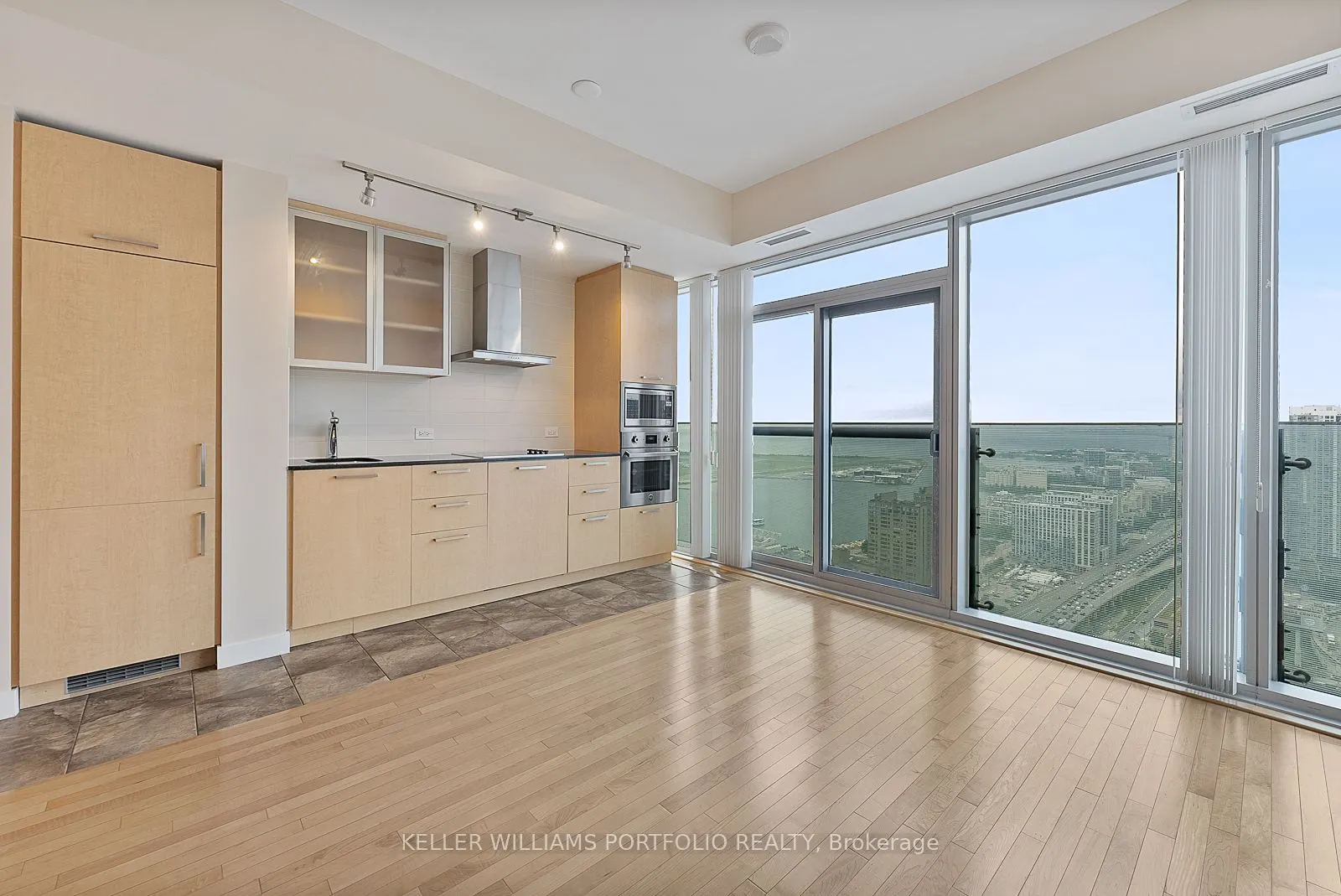 12 York Street, #4205