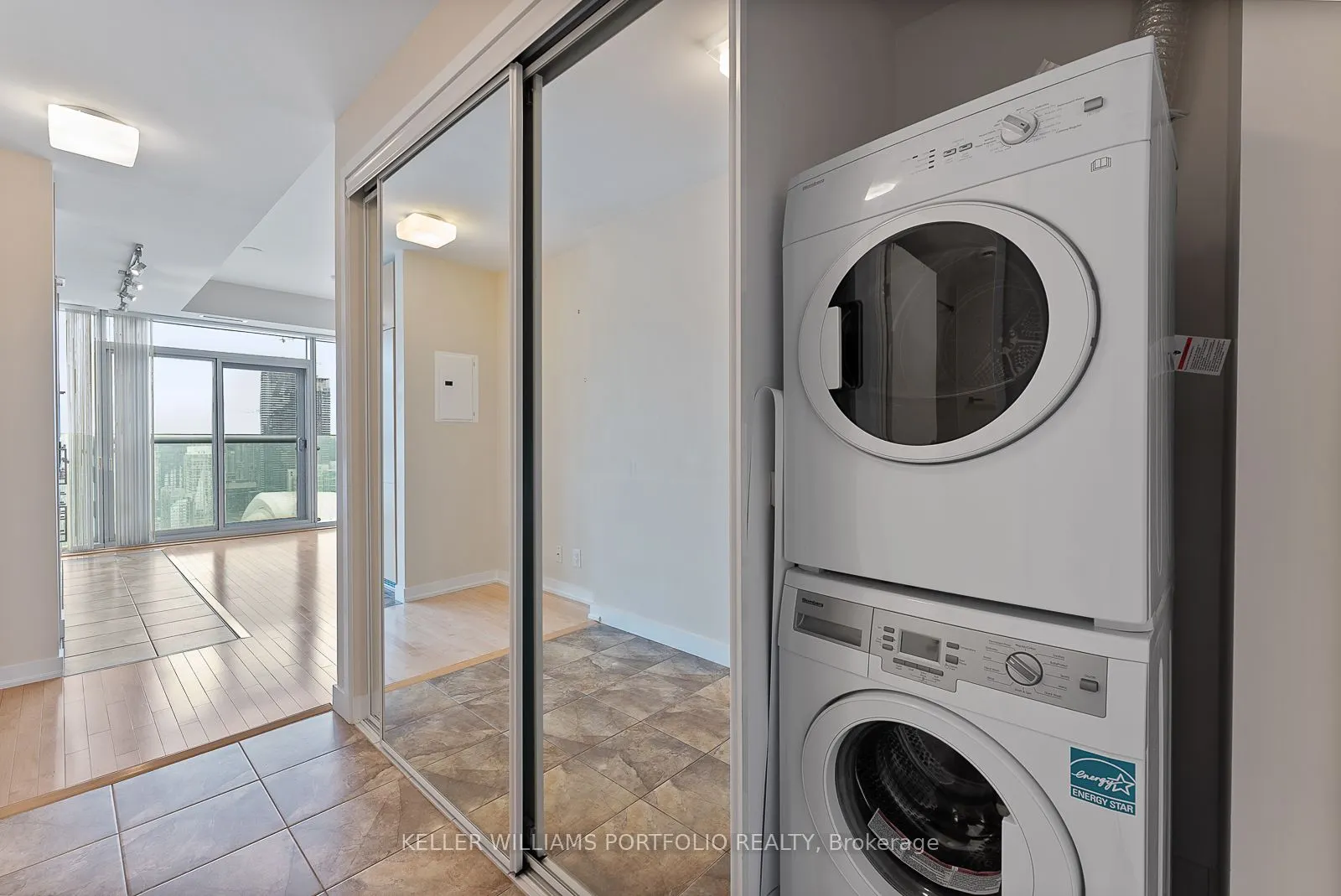 12 York Street, #4205