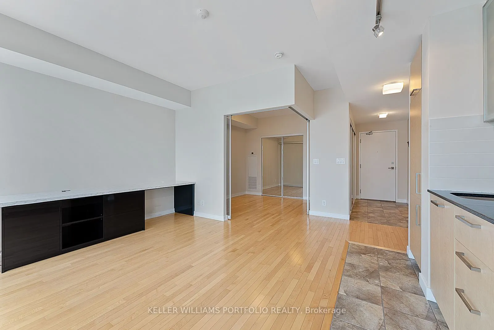 12 York Street, #4205