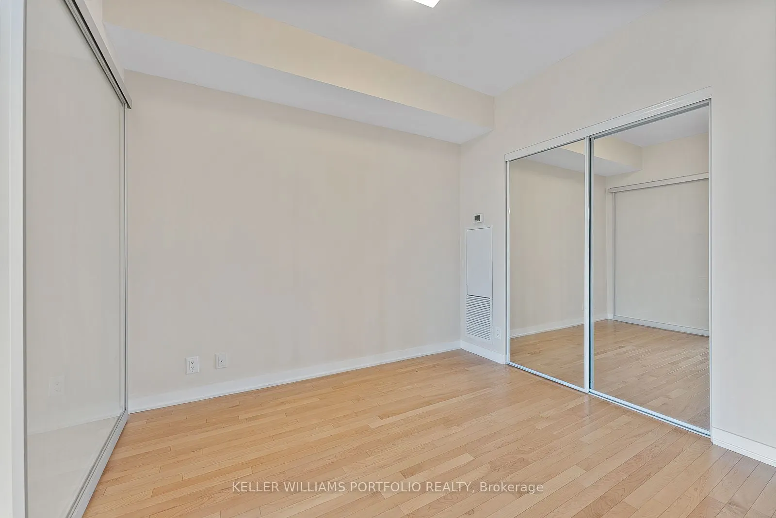 12 York Street, #4205