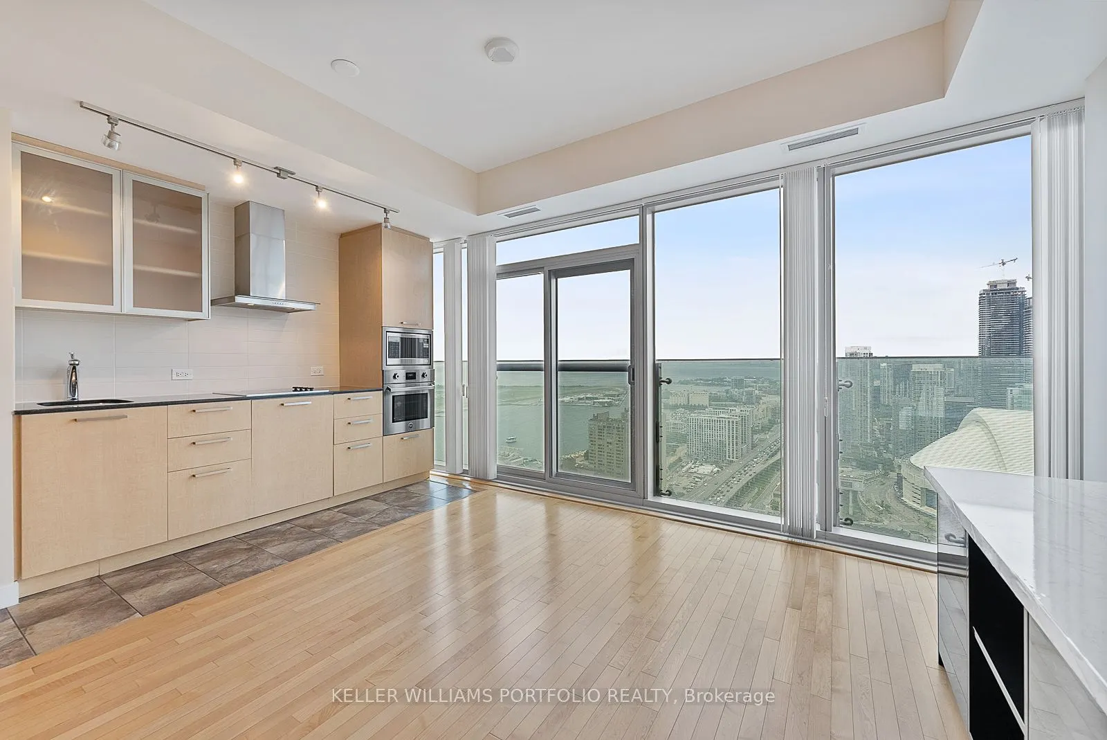 12 York Street, #4205