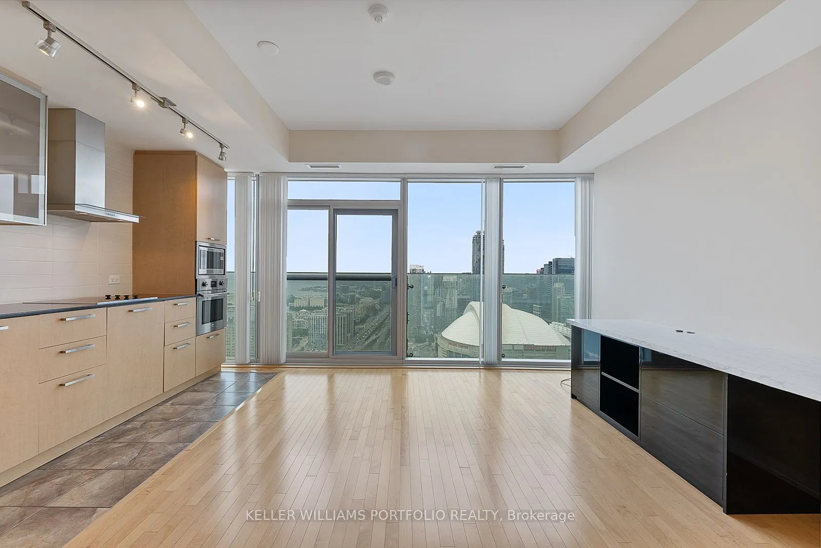 12 York Street, #4205