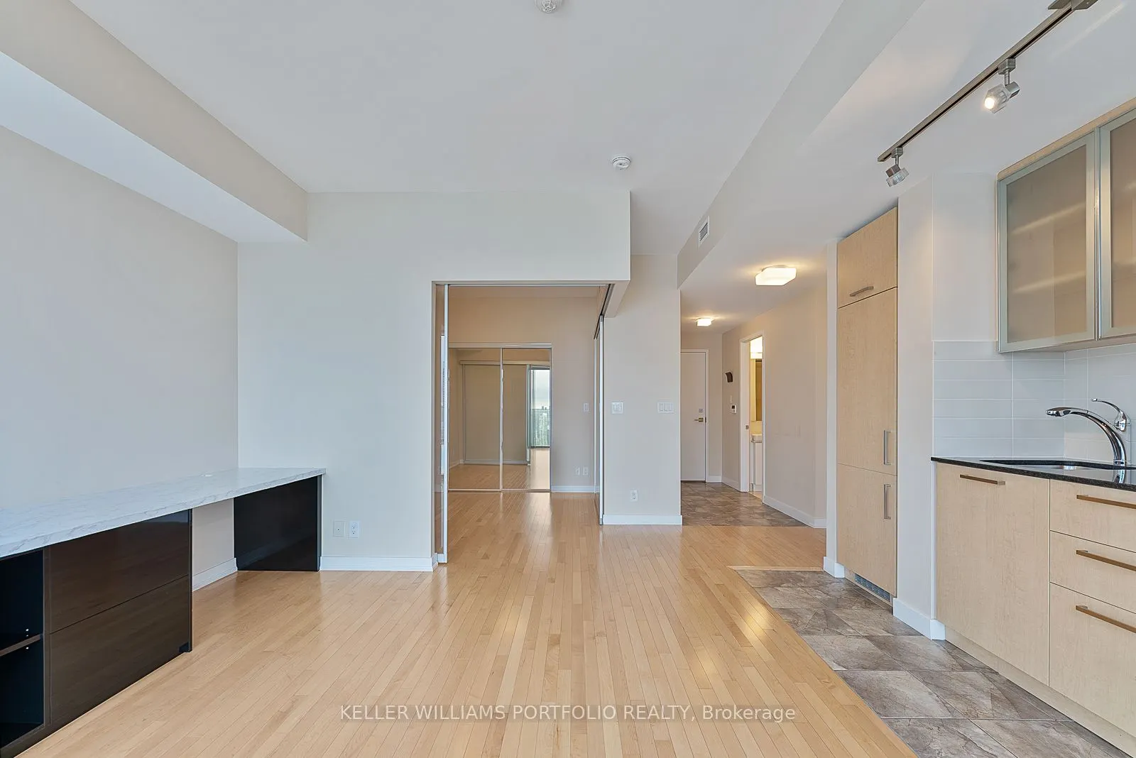 12 York Street, #4205