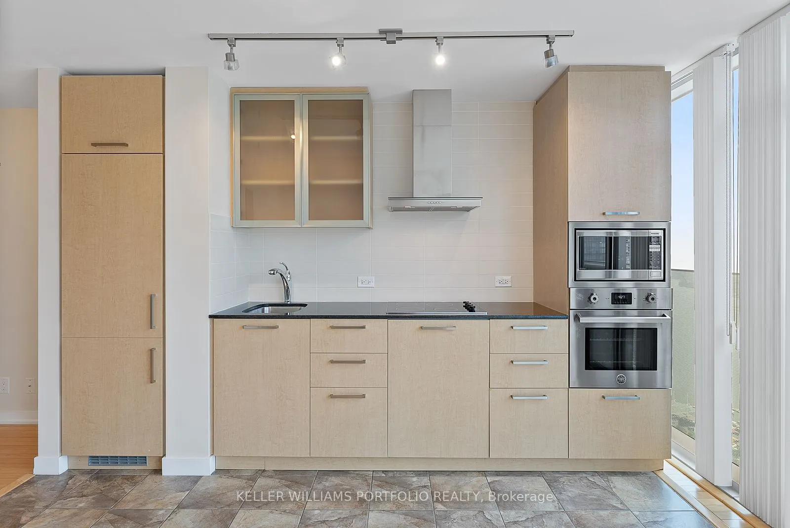 12 York Street, #4205