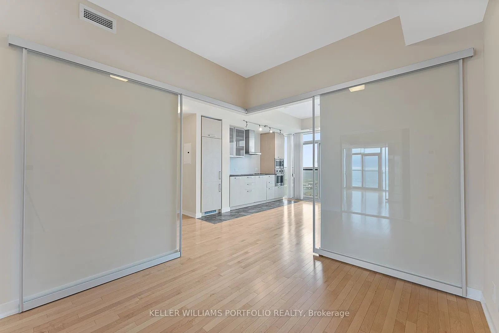 12 York Street, #4205