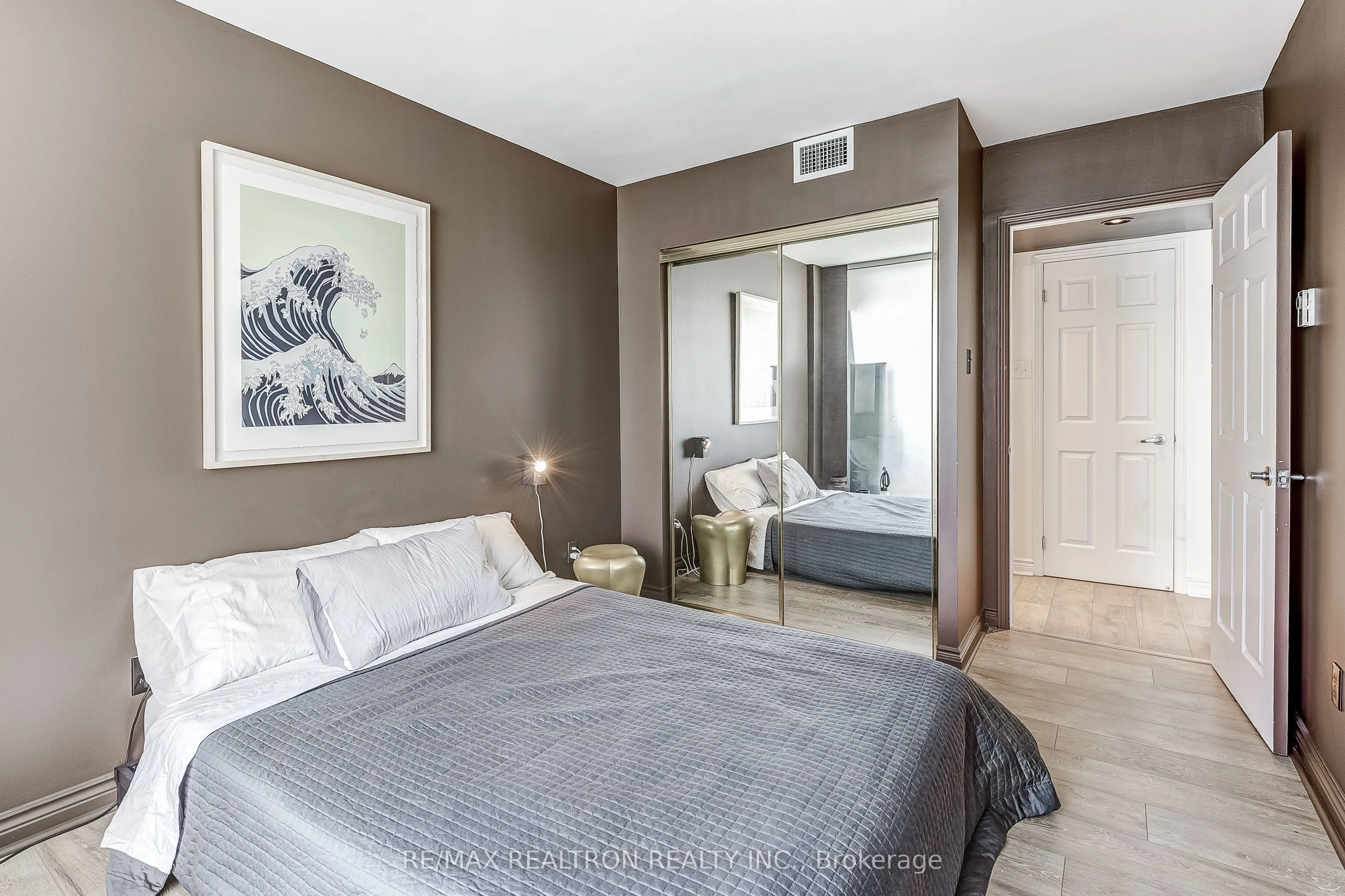 7 Broadway Avenue, #9