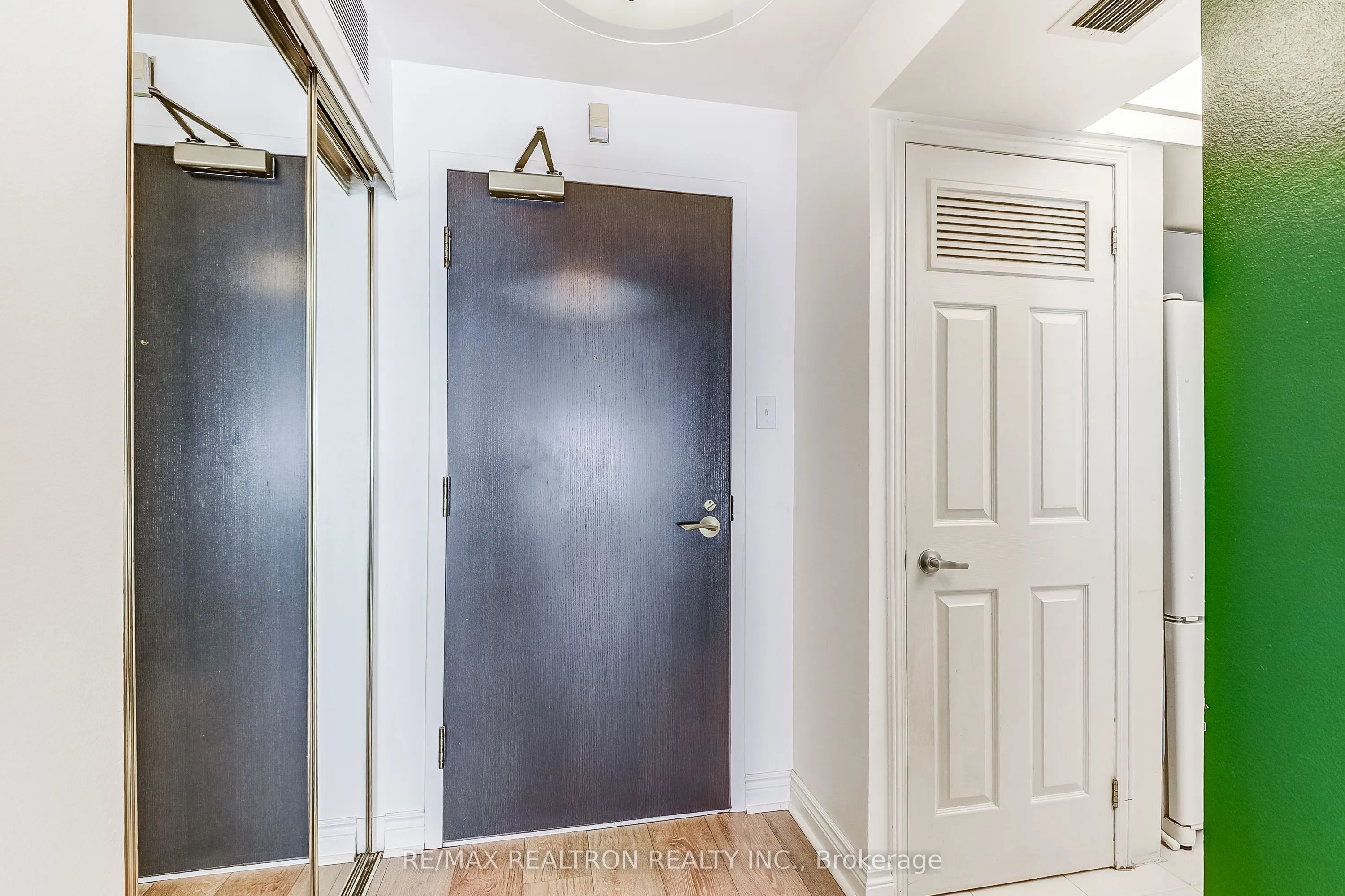 7 Broadway Avenue, #9
