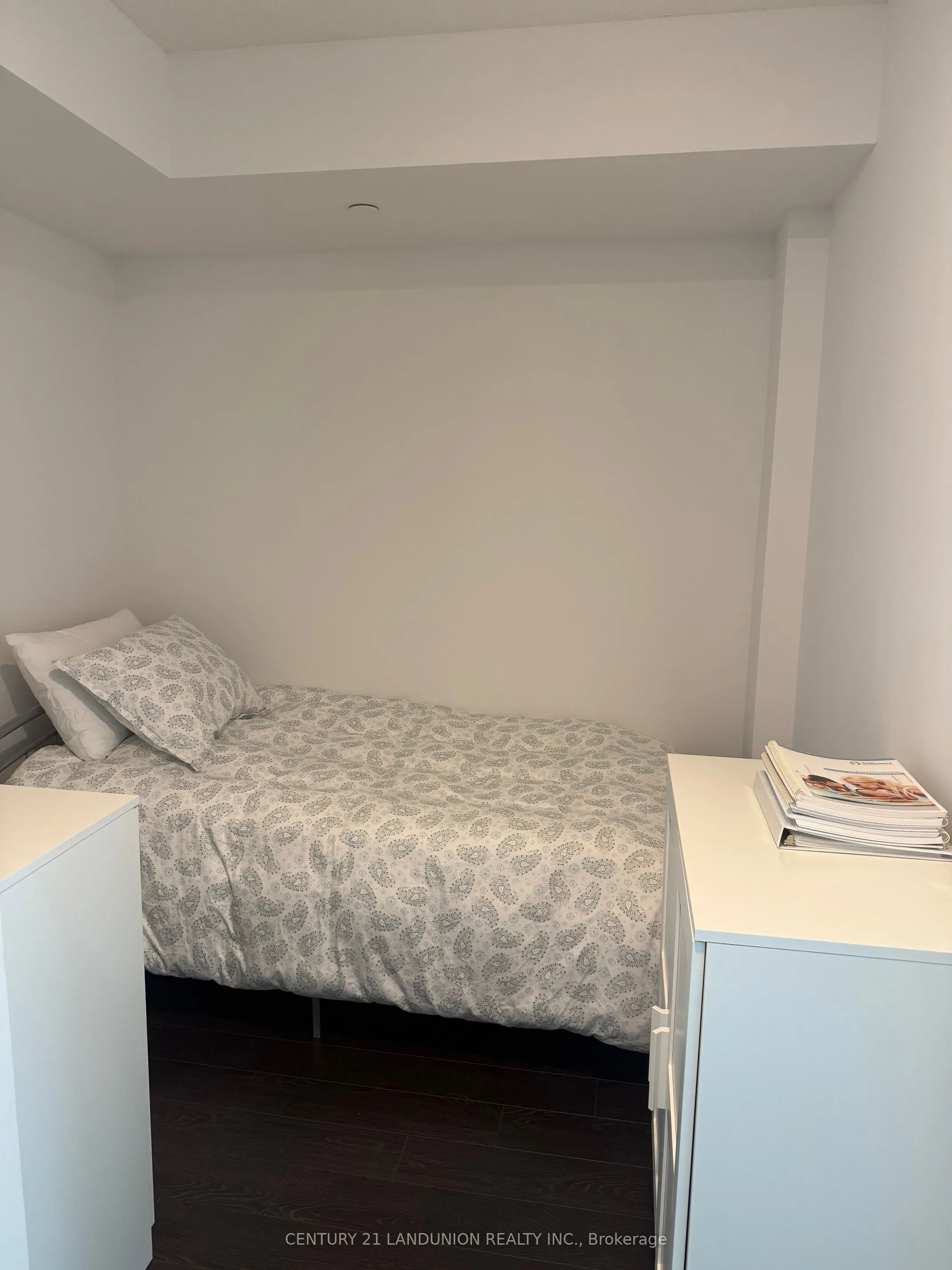 238 Simcoe Street, #2707