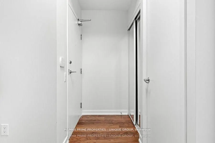 29 Singer Court, #2207