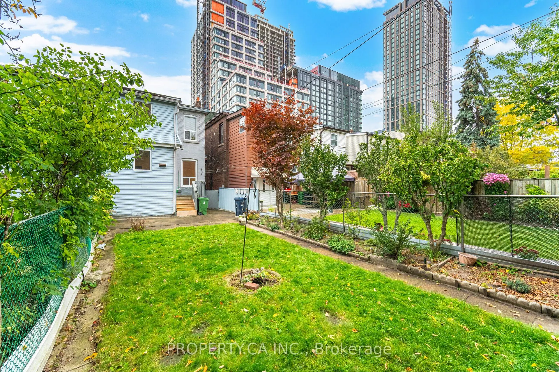 957 Dufferin Street
