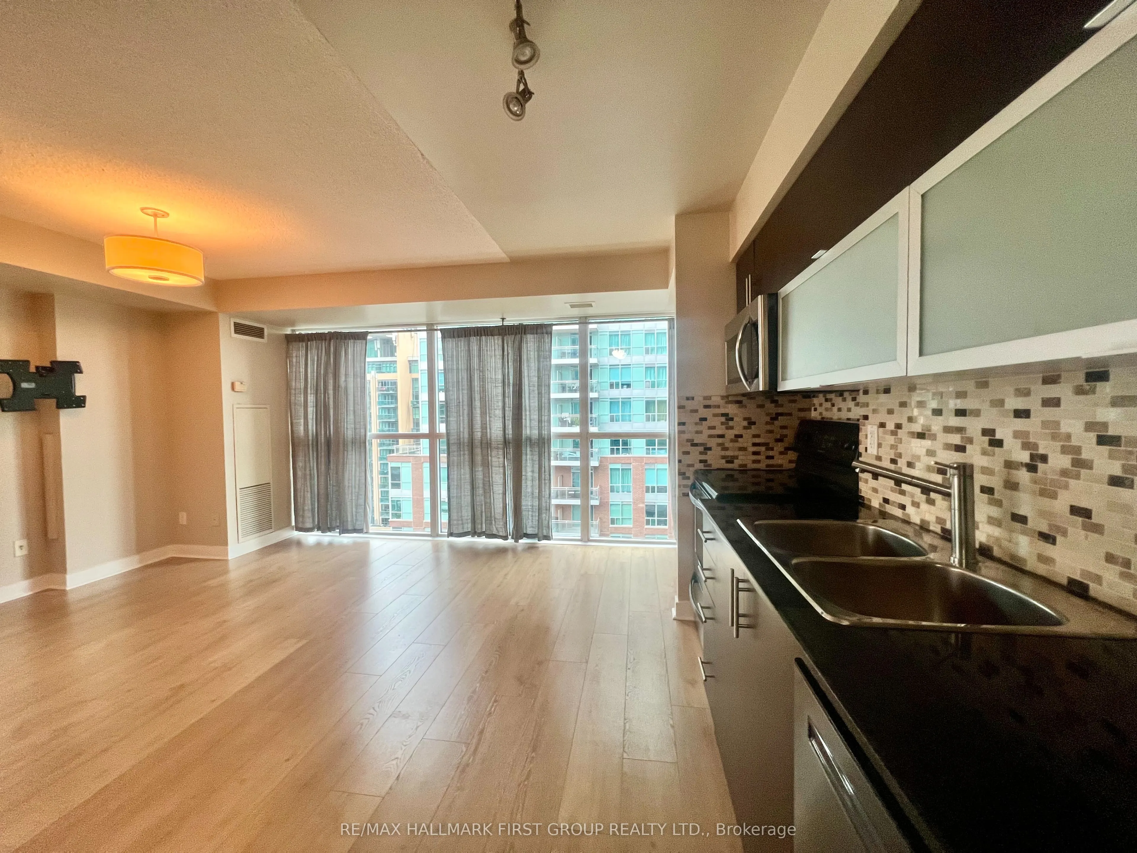 80 Western Battery Road, #1111