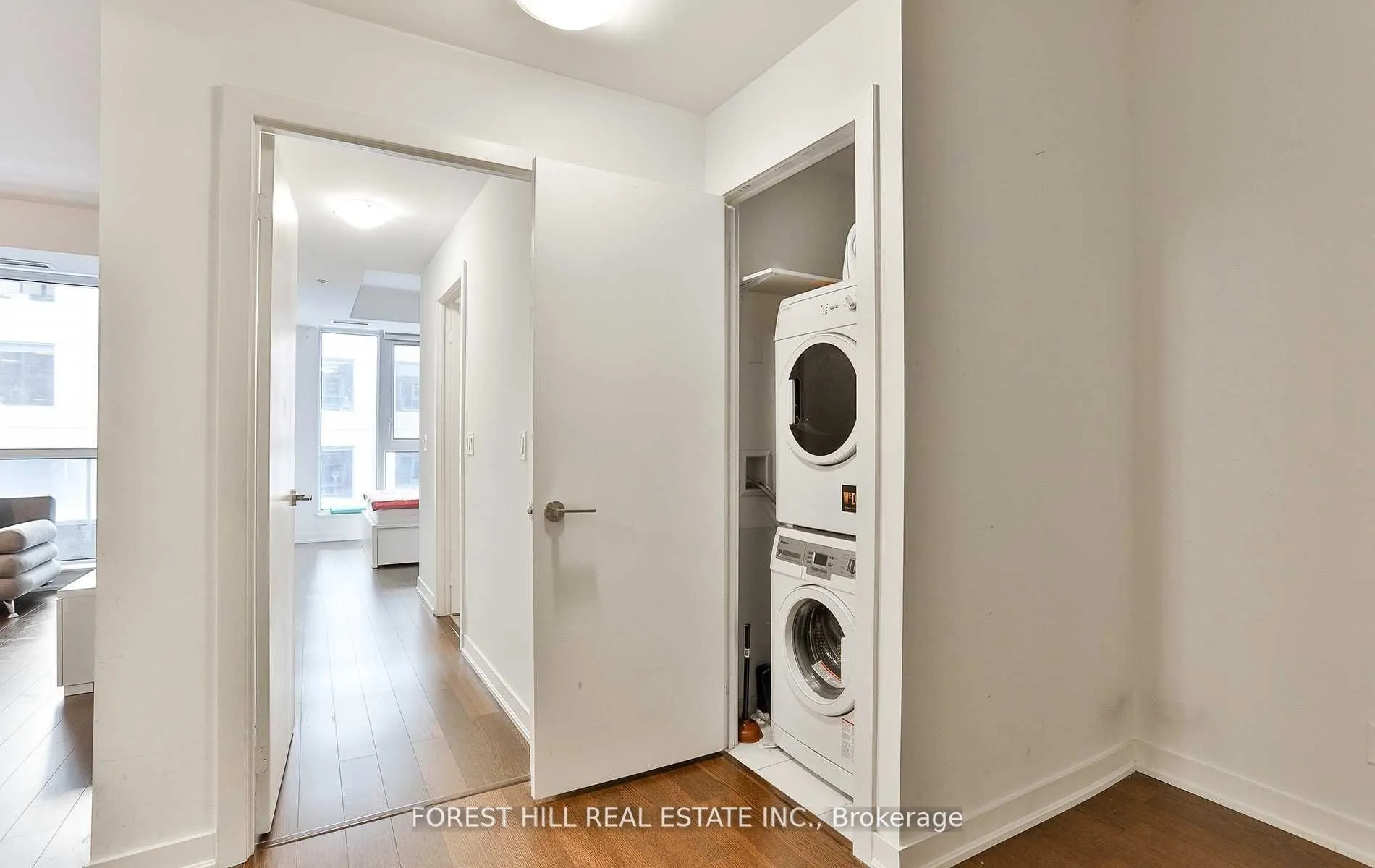 199 Richmond Street W, #318