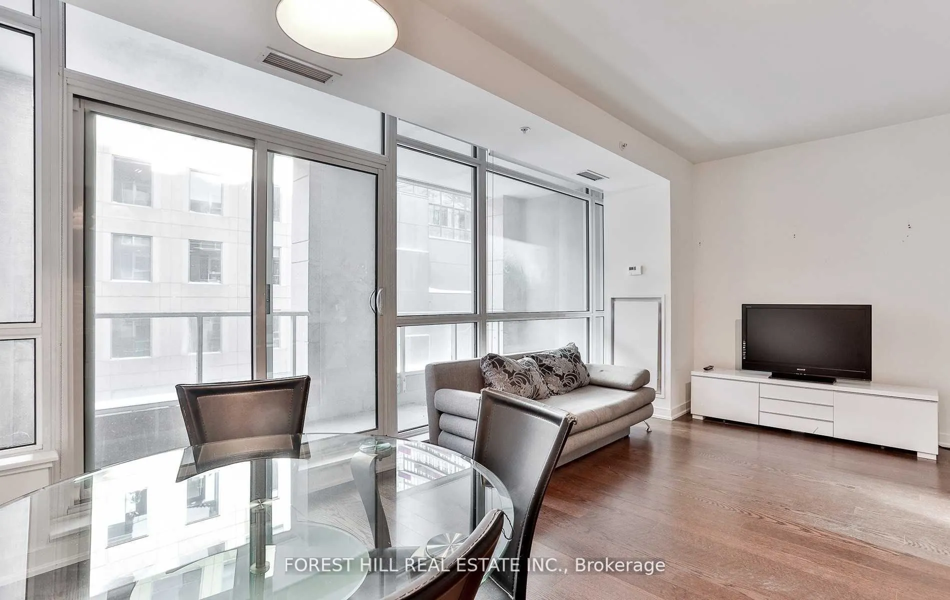 199 Richmond Street W, #318
